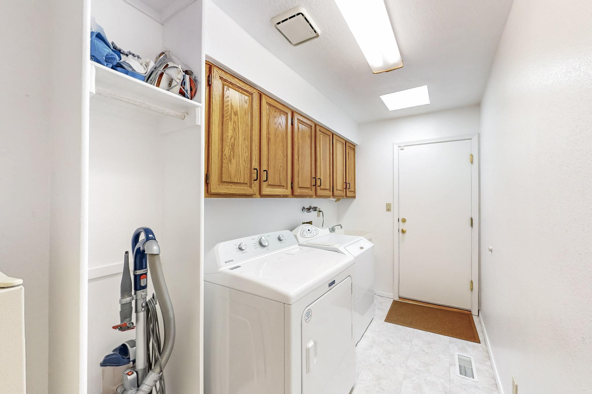 5720 PAPAYA Place NE