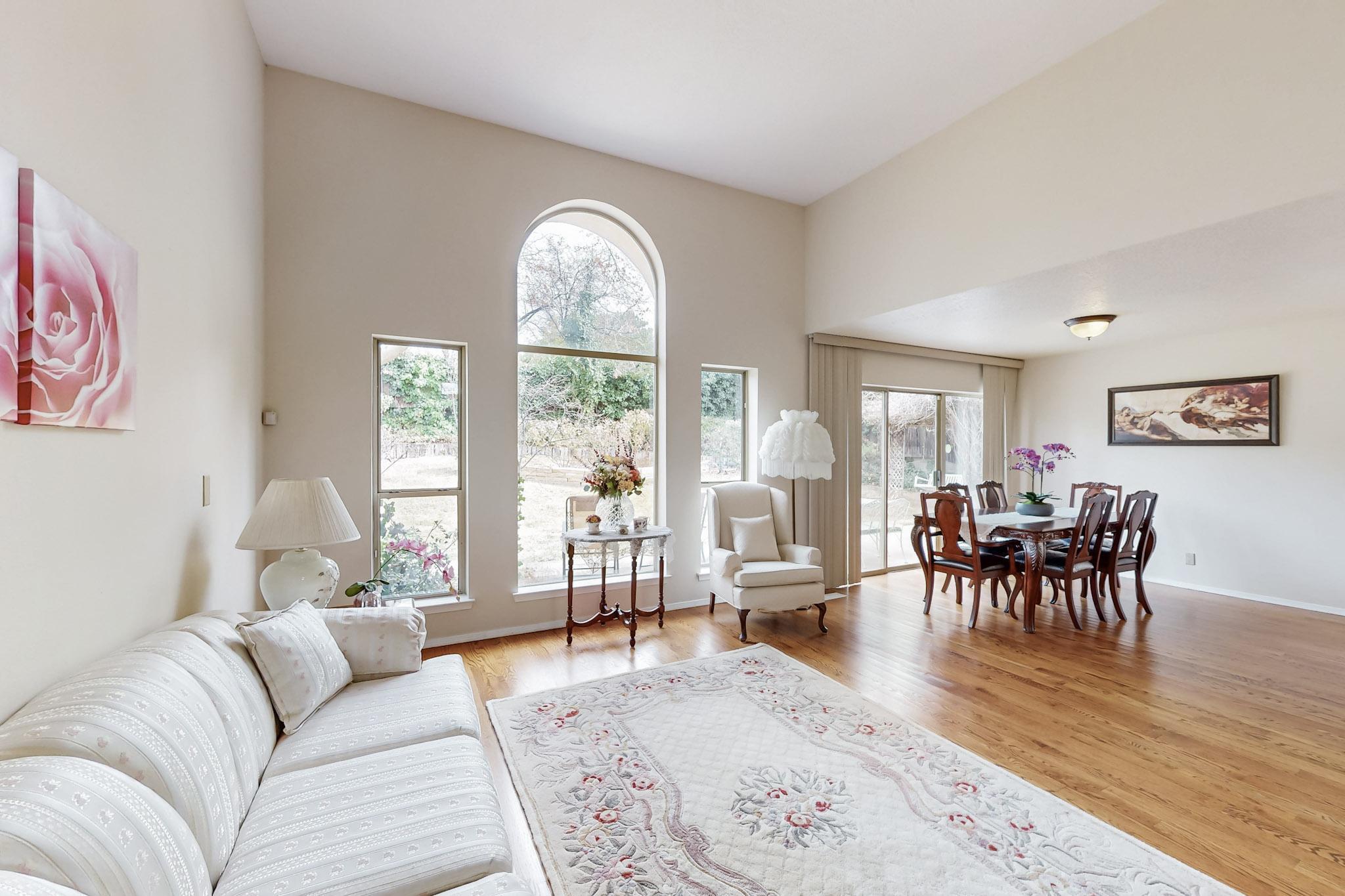 5720 PAPAYA Place NE