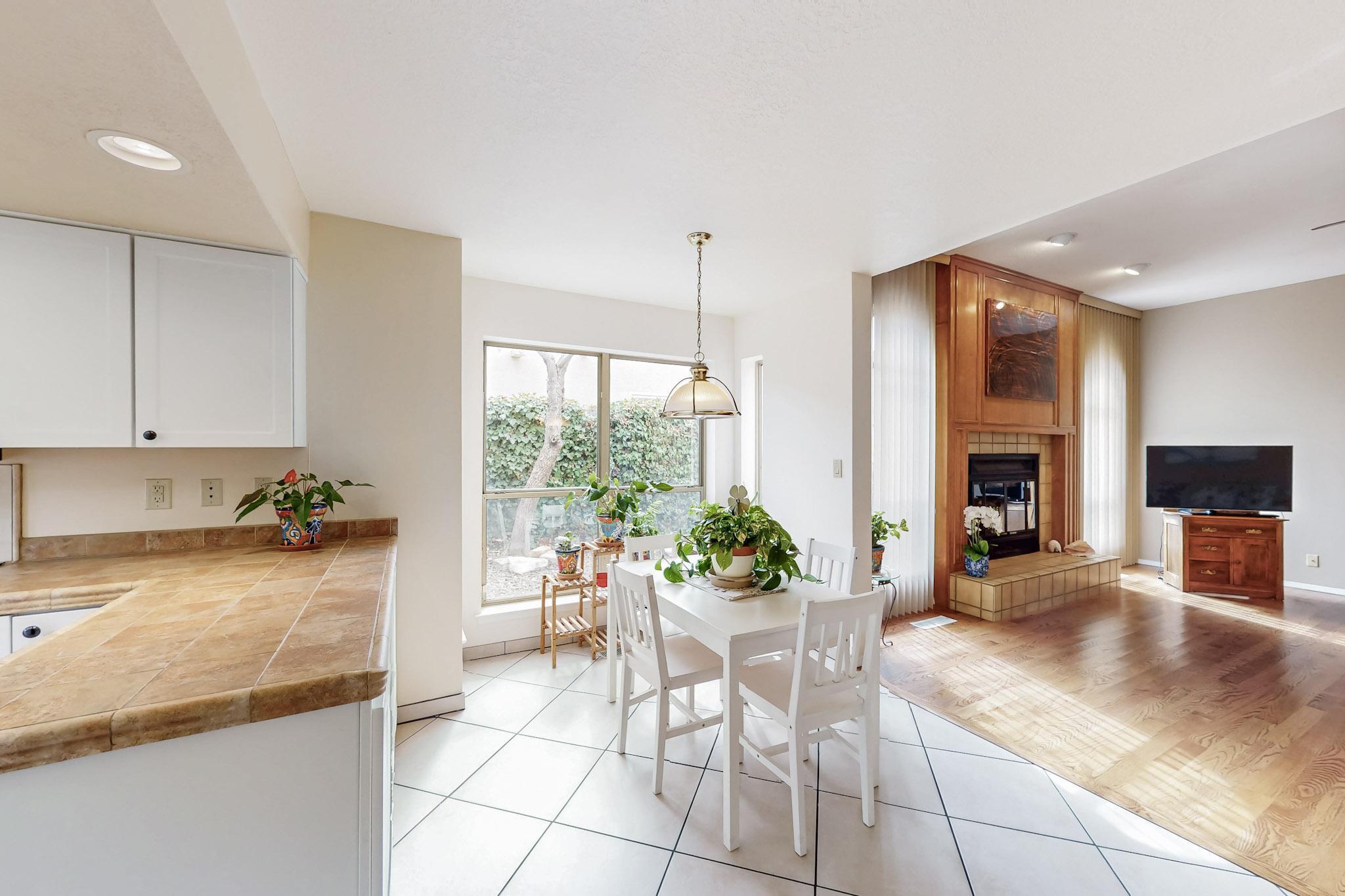 5720 PAPAYA Place NE