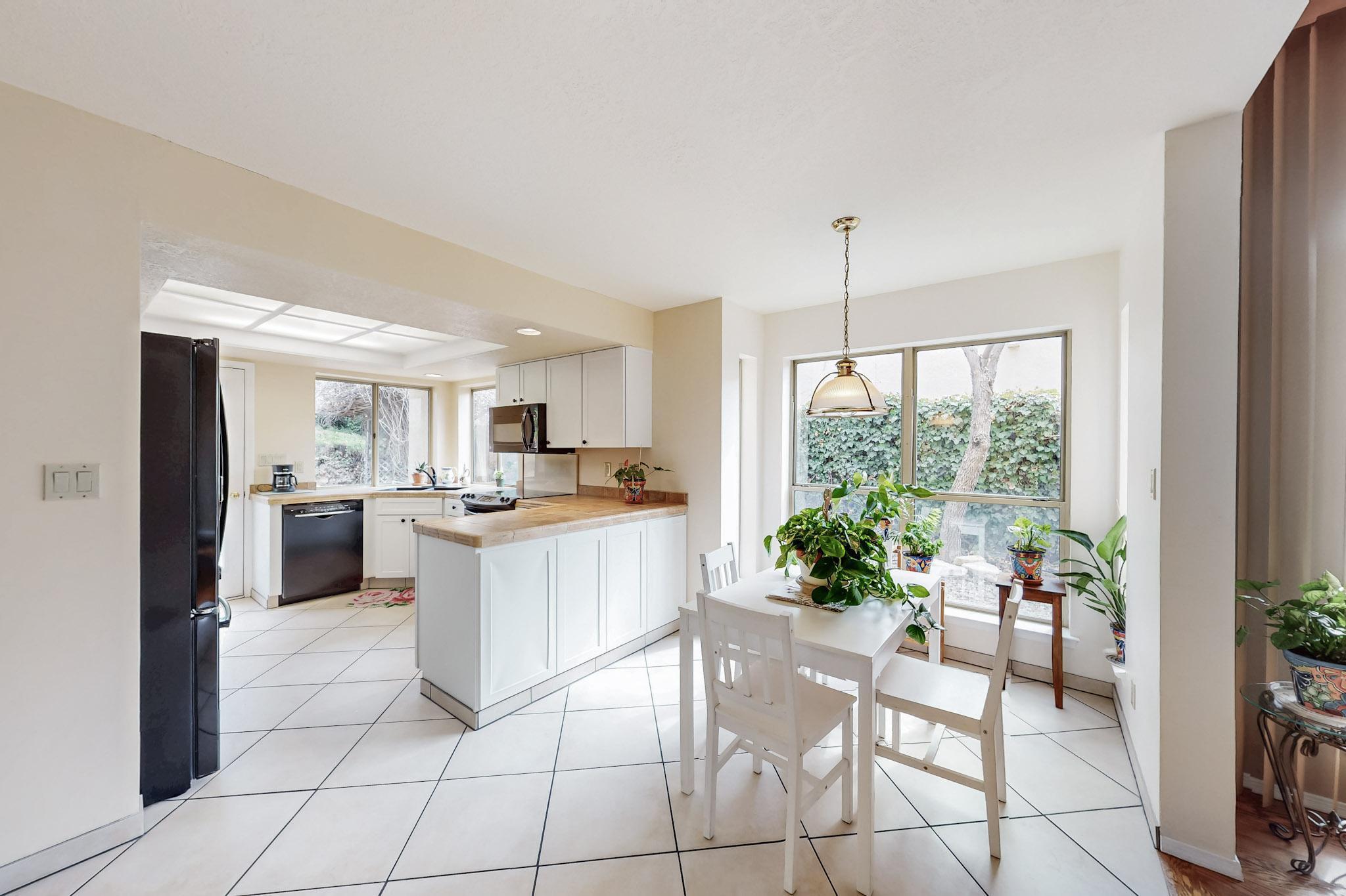 5720 PAPAYA Place NE