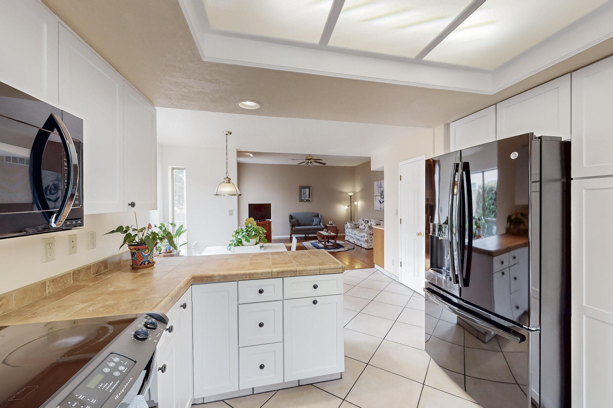 5720 PAPAYA Place NE