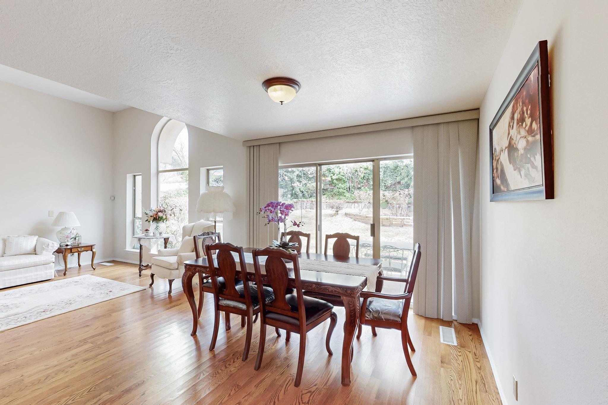 5720 PAPAYA Place NE