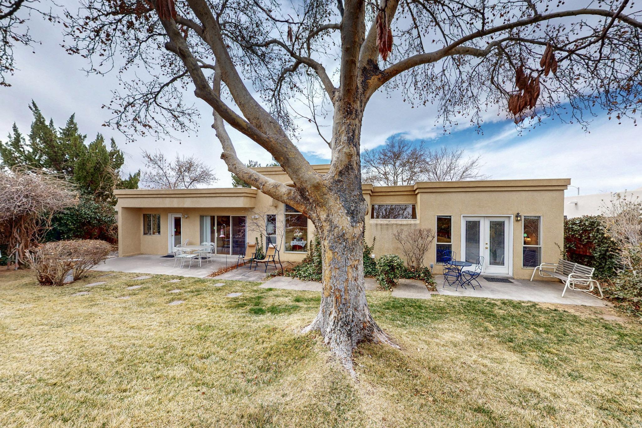 5720 PAPAYA Place NE