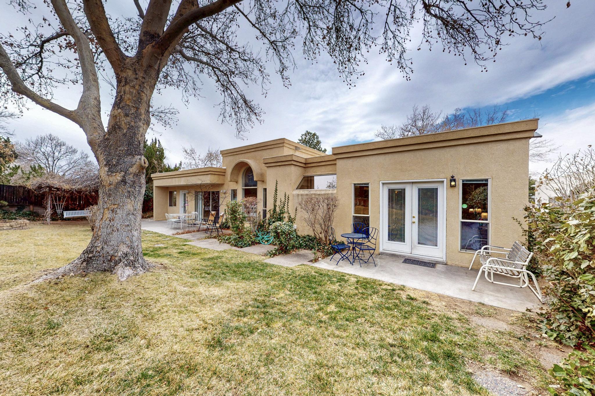 5720 PAPAYA Place NE