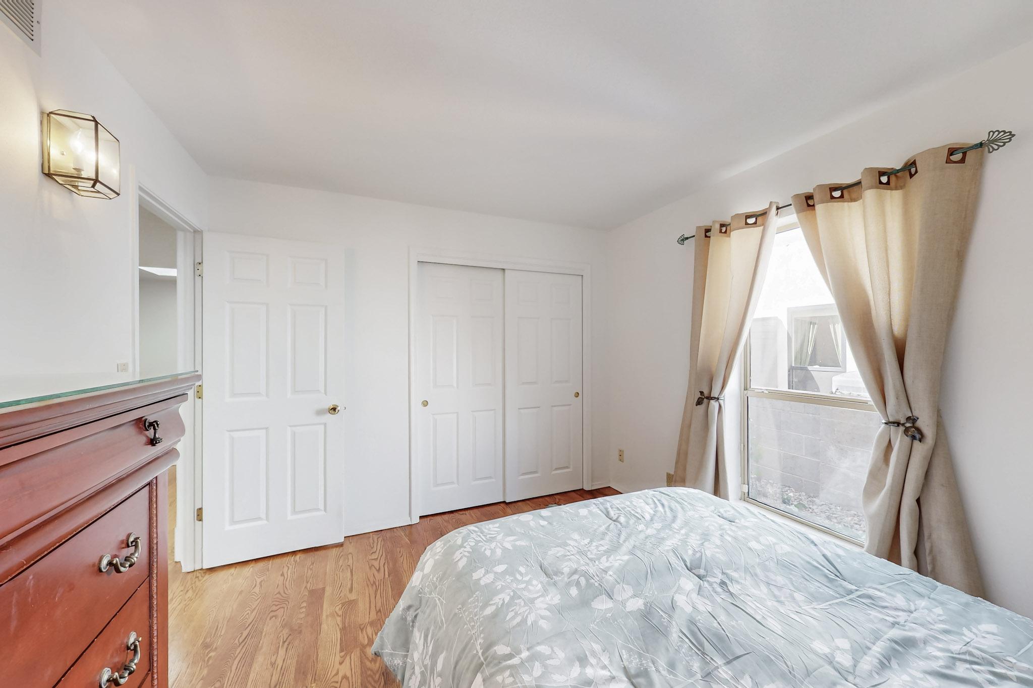 5720 PAPAYA Place NE