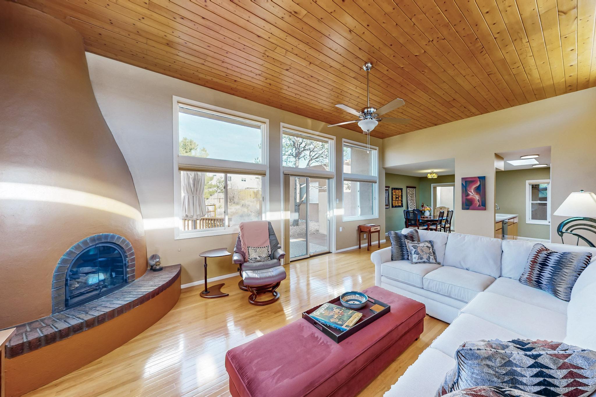 1911 QUAIL RUN Road NE