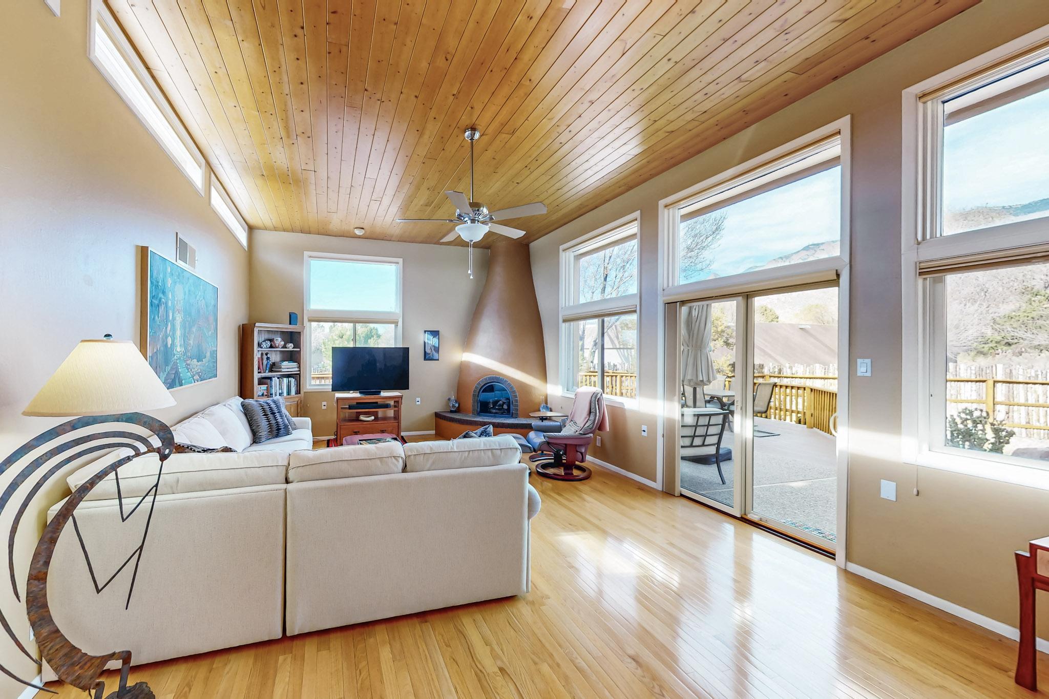 1911 QUAIL RUN Road NE