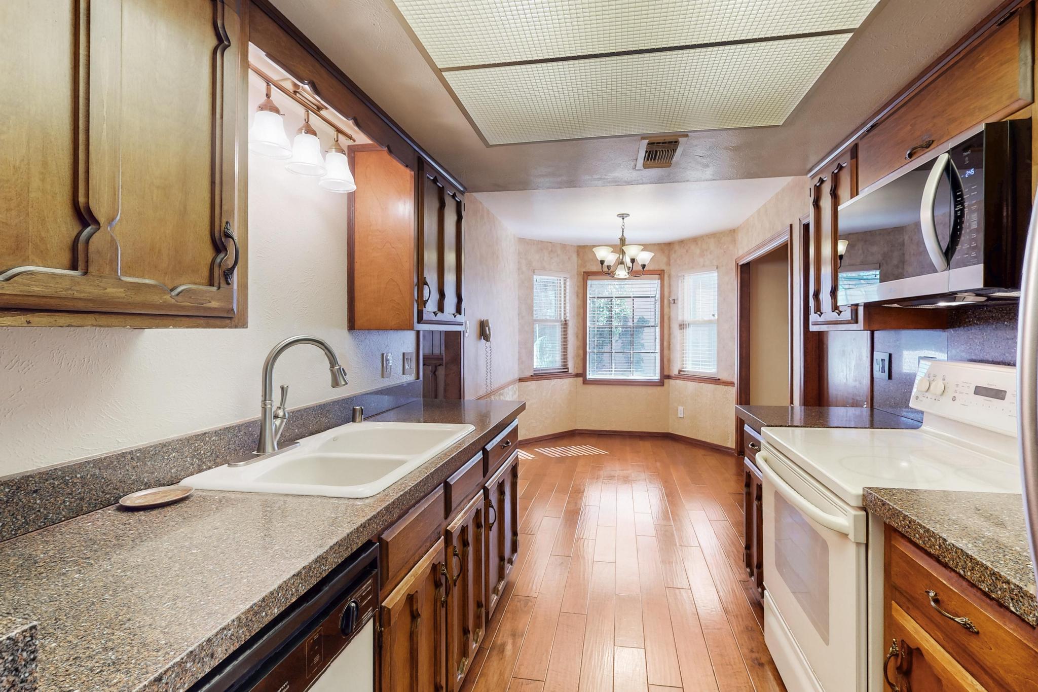 7220 CAPITOL Drive NE