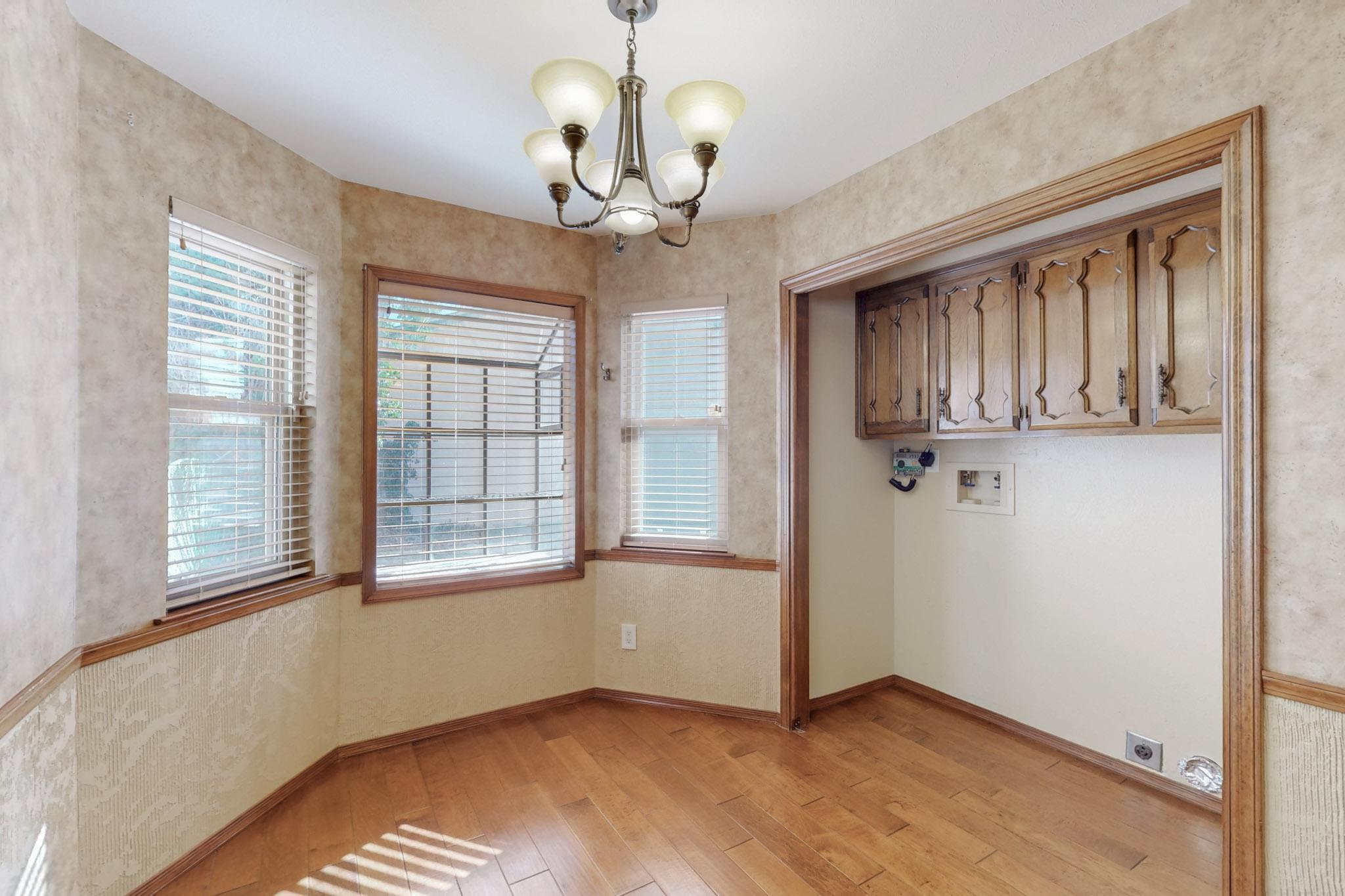 7220 CAPITOL Drive NE