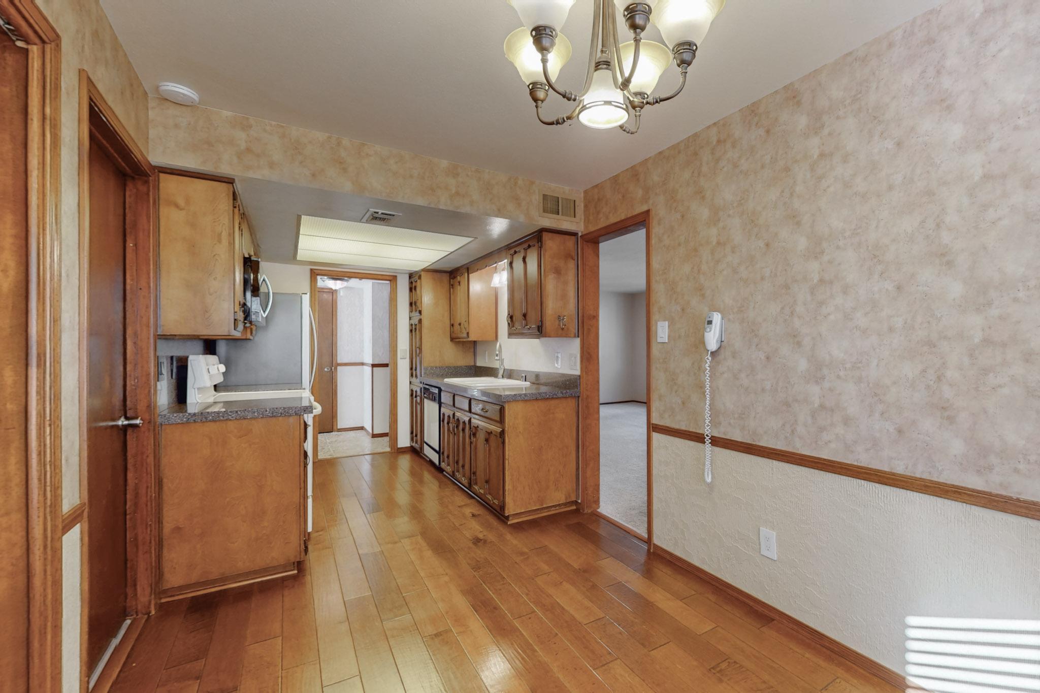 7220 CAPITOL Drive NE