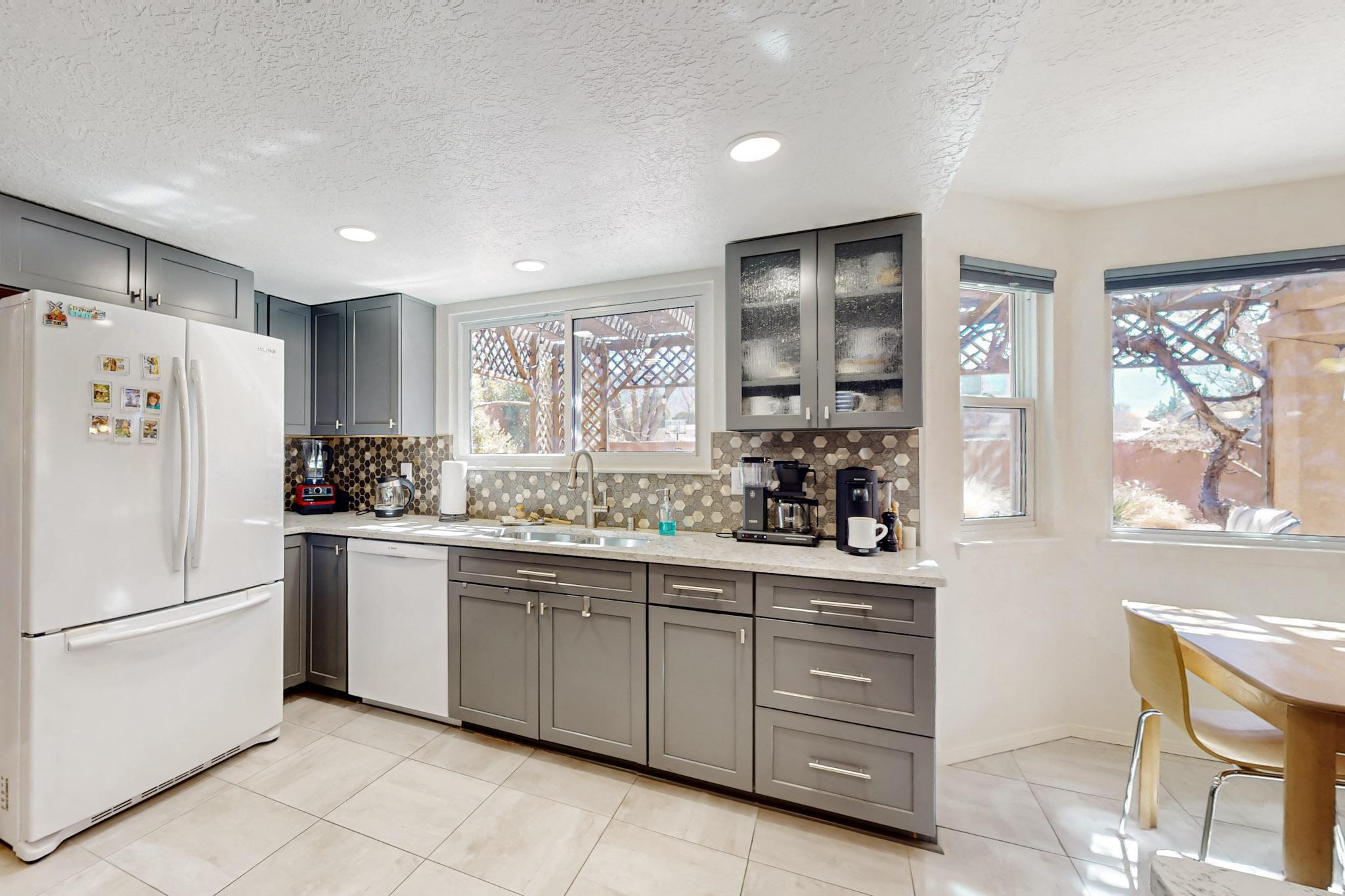 11500 SAN VICTORIO Avenue NE