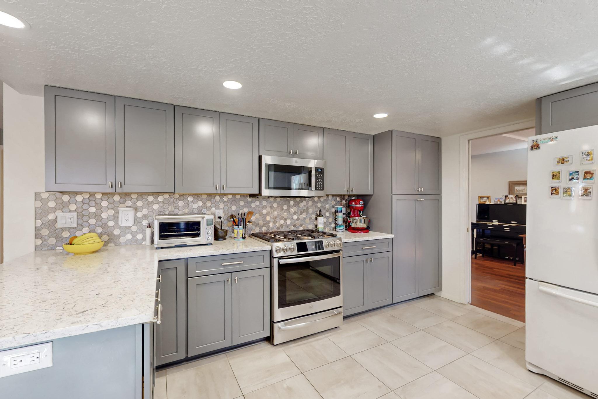 11500 SAN VICTORIO Avenue NE