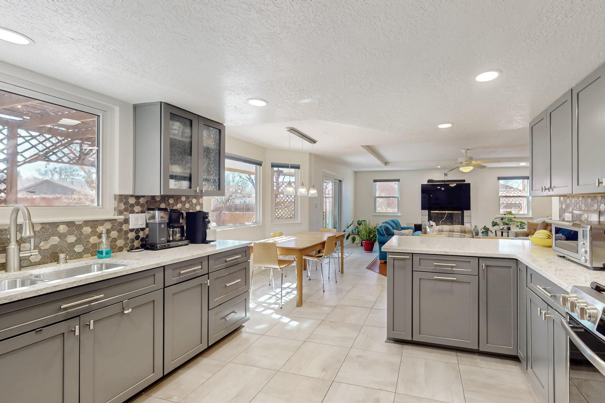 11500 SAN VICTORIO Avenue NE