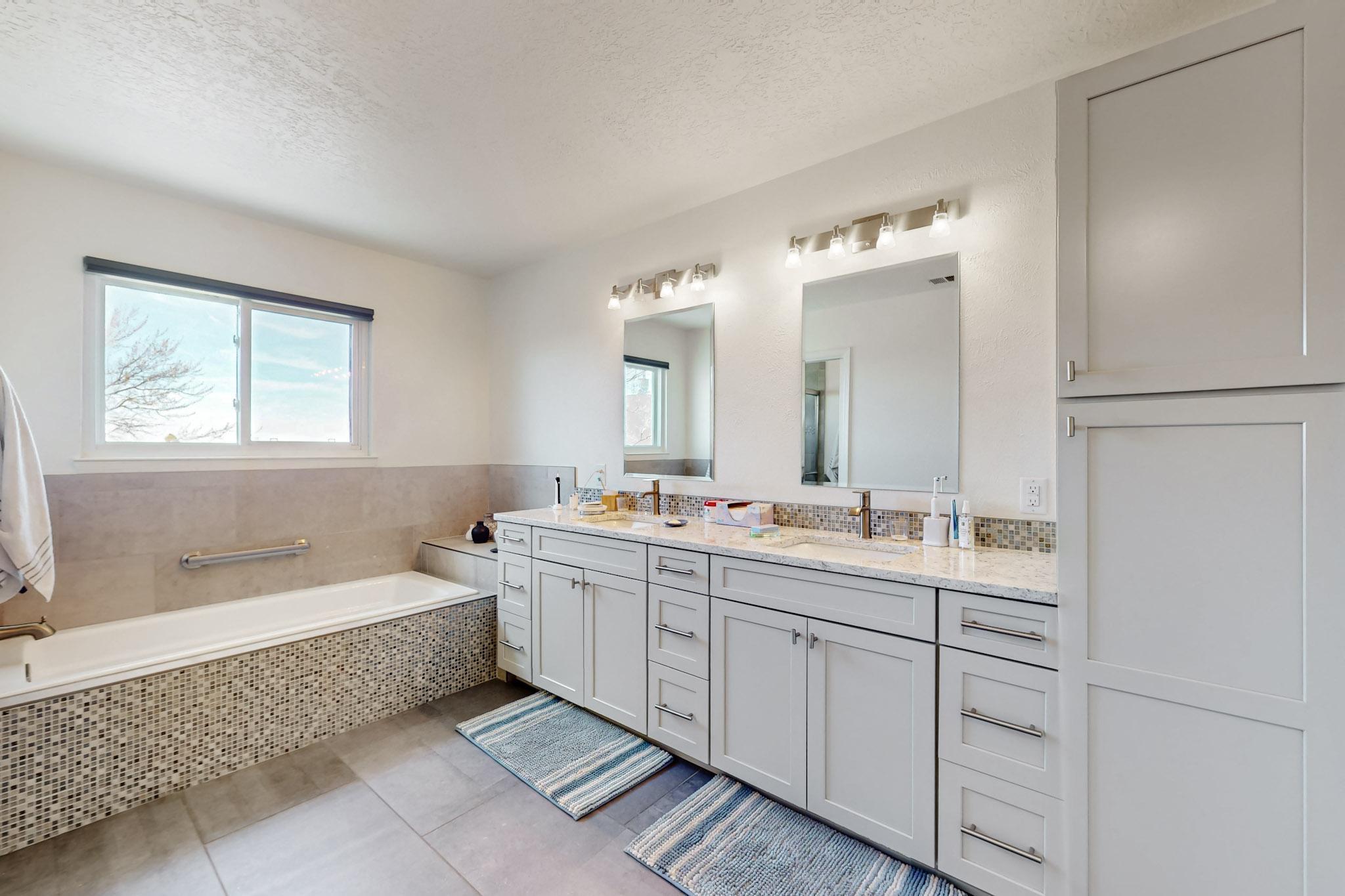 11500 SAN VICTORIO Avenue NE