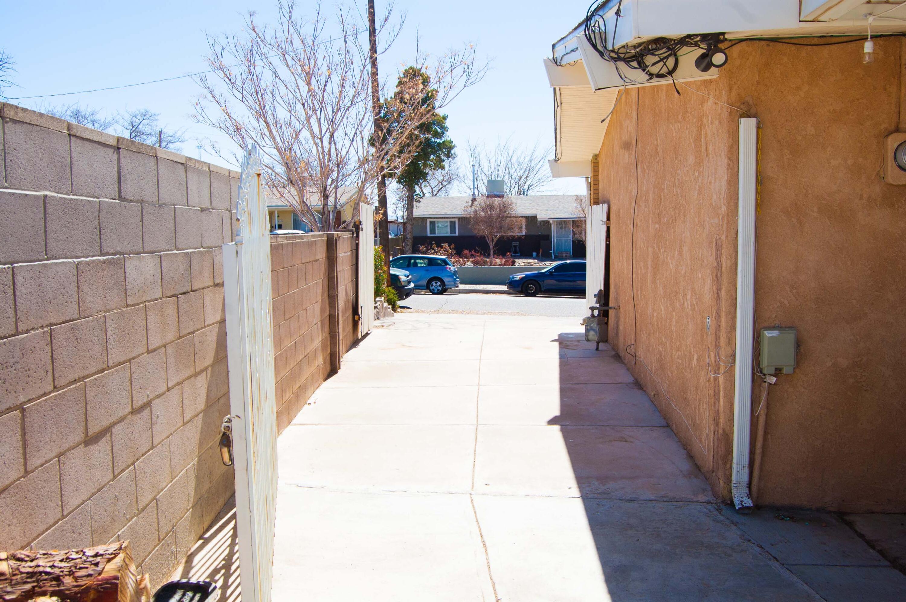 11605 COPPER Avenue NE