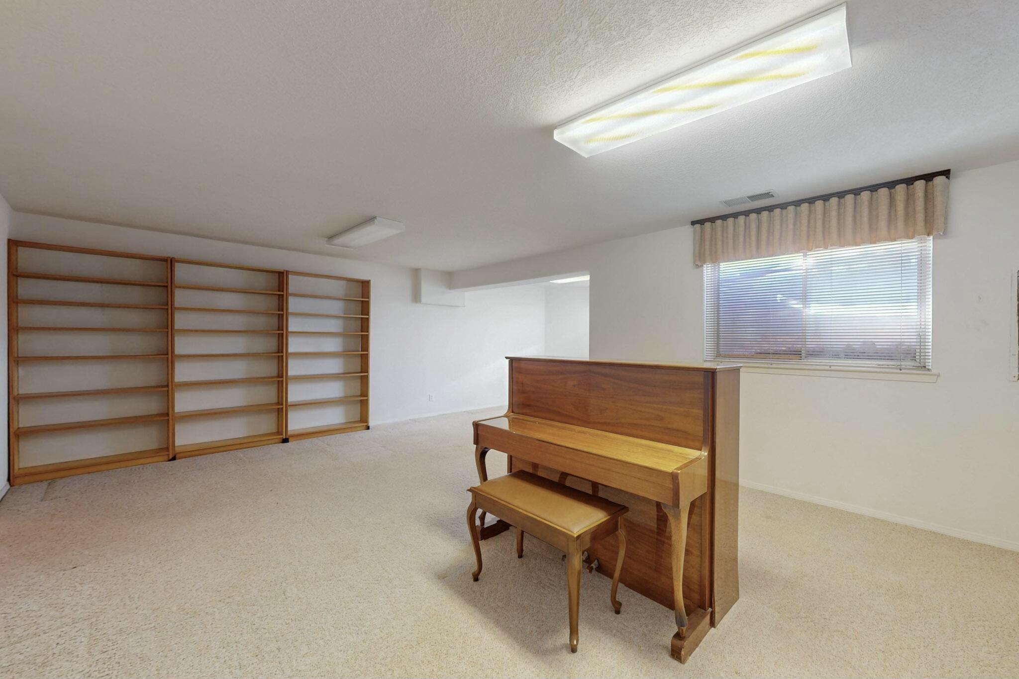 7405 COACHMAN Street NE