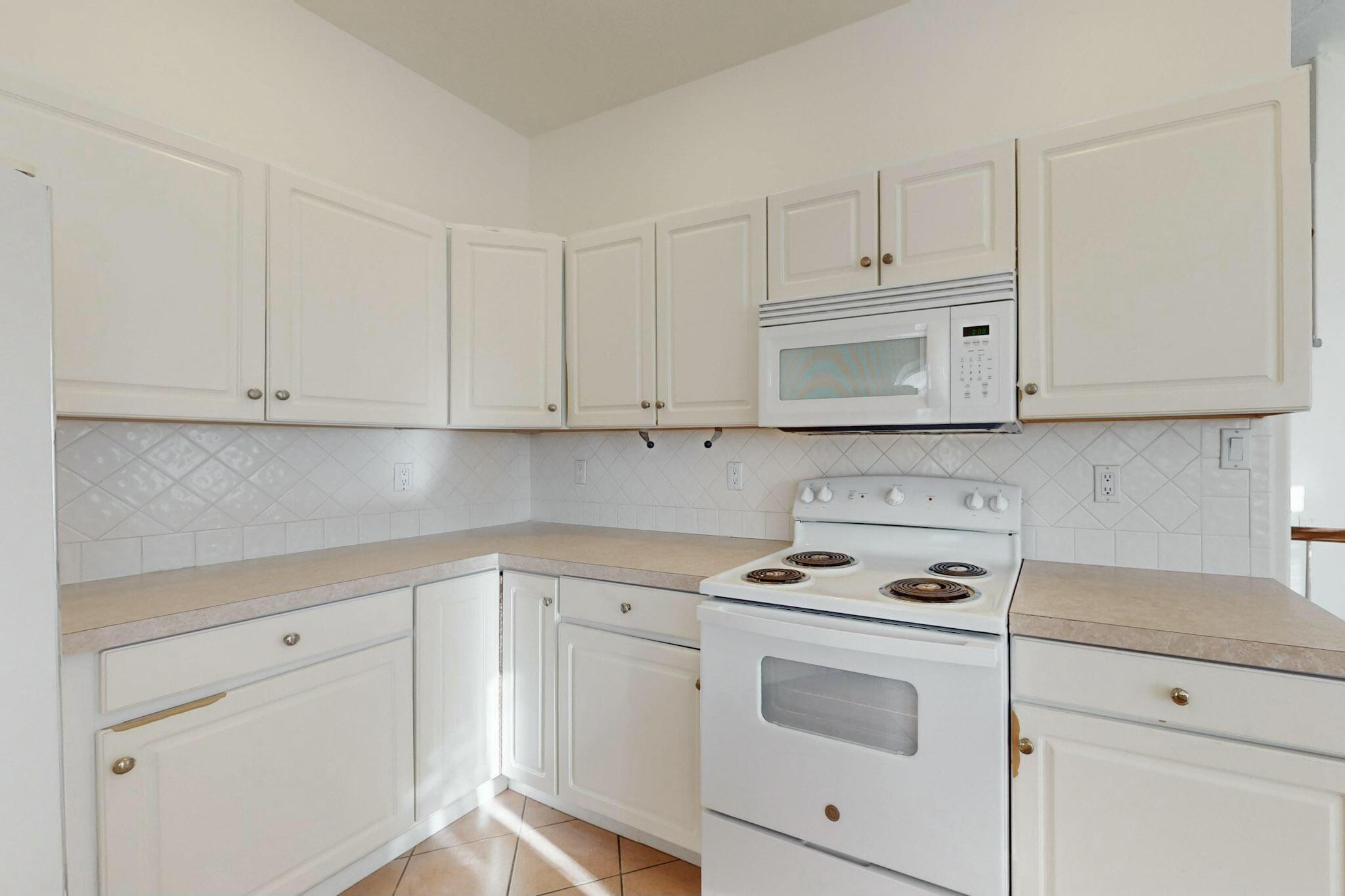 7405 COACHMAN Street NE