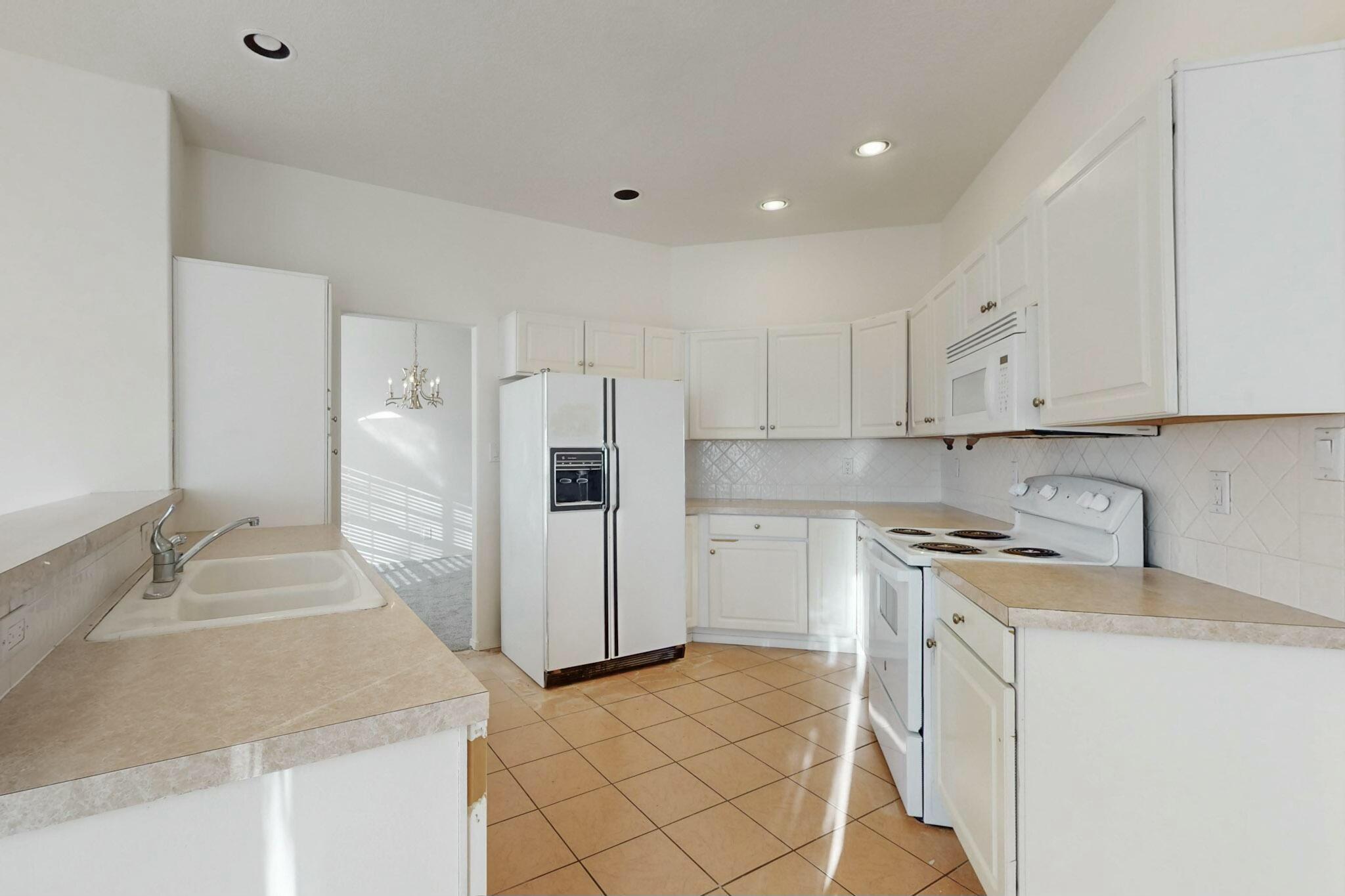 7405 COACHMAN Street NE