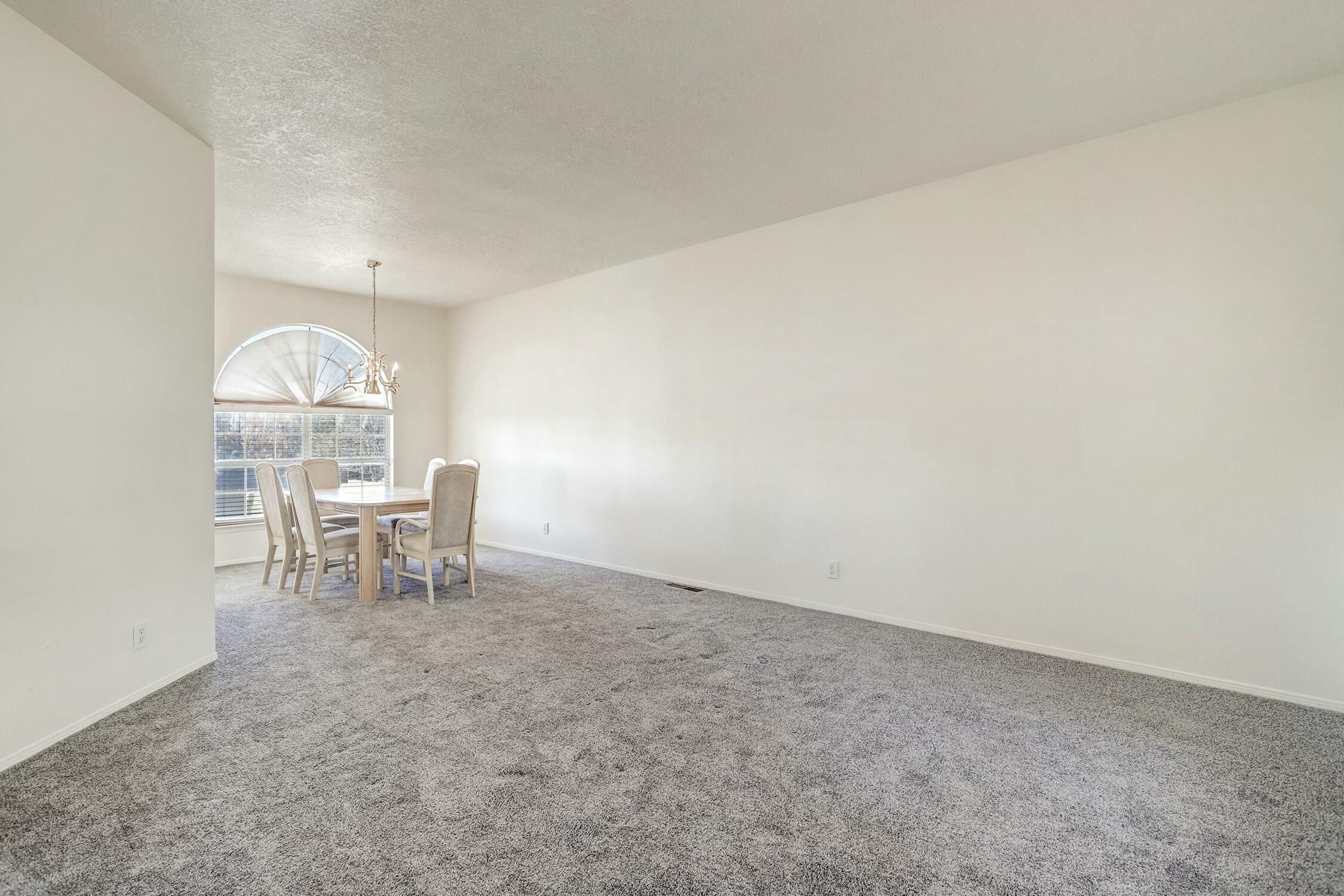 7405 COACHMAN Street NE