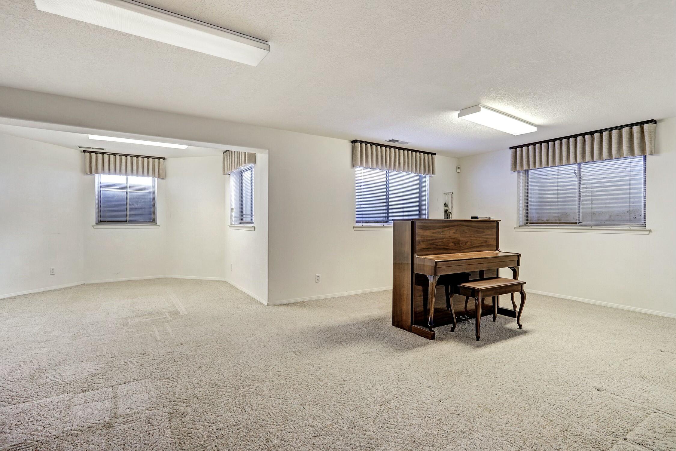 7405 COACHMAN Street NE