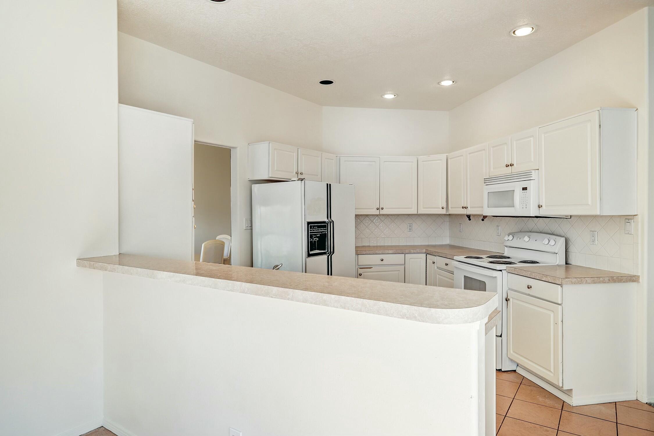 7405 COACHMAN Street NE