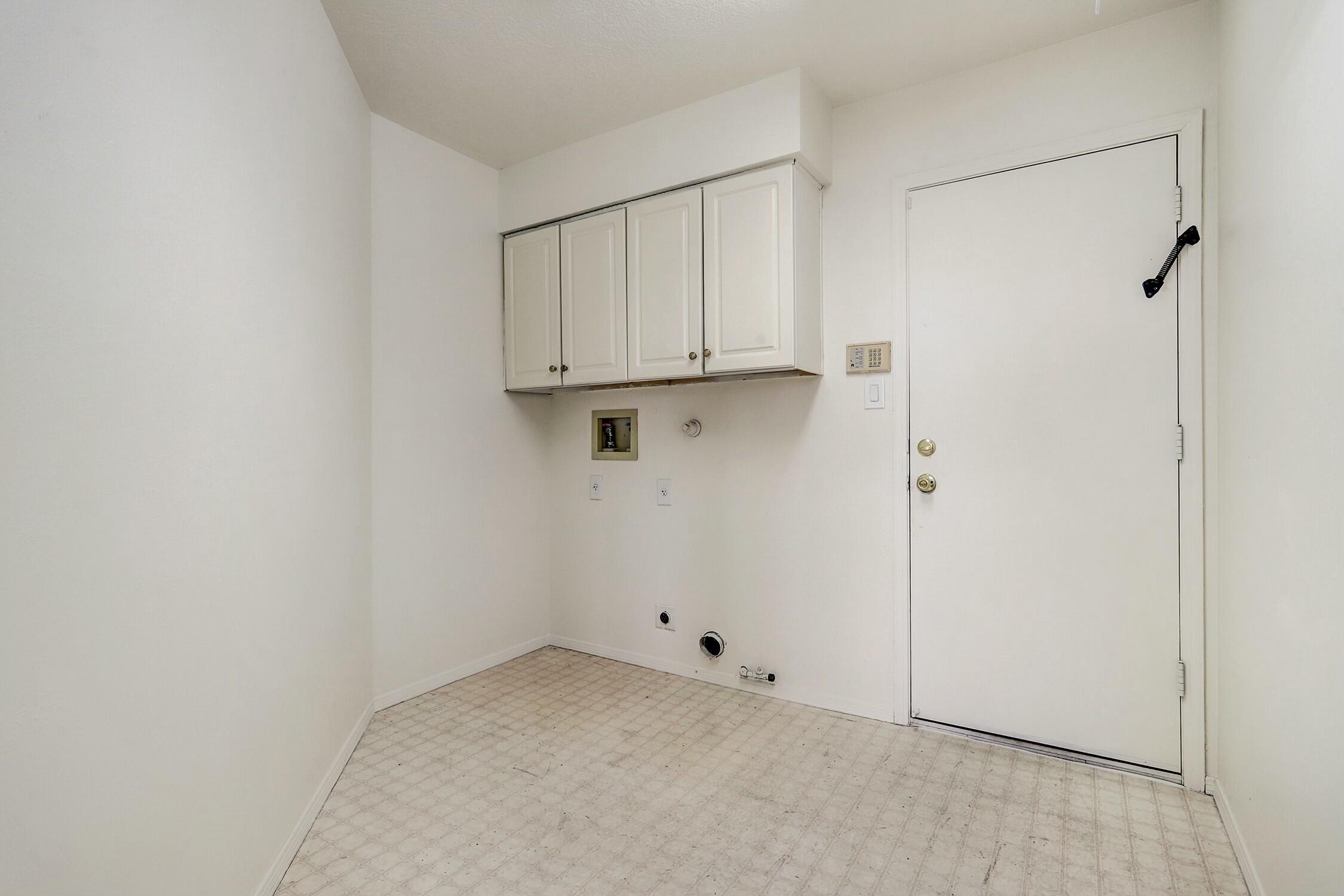 7405 COACHMAN Street NE