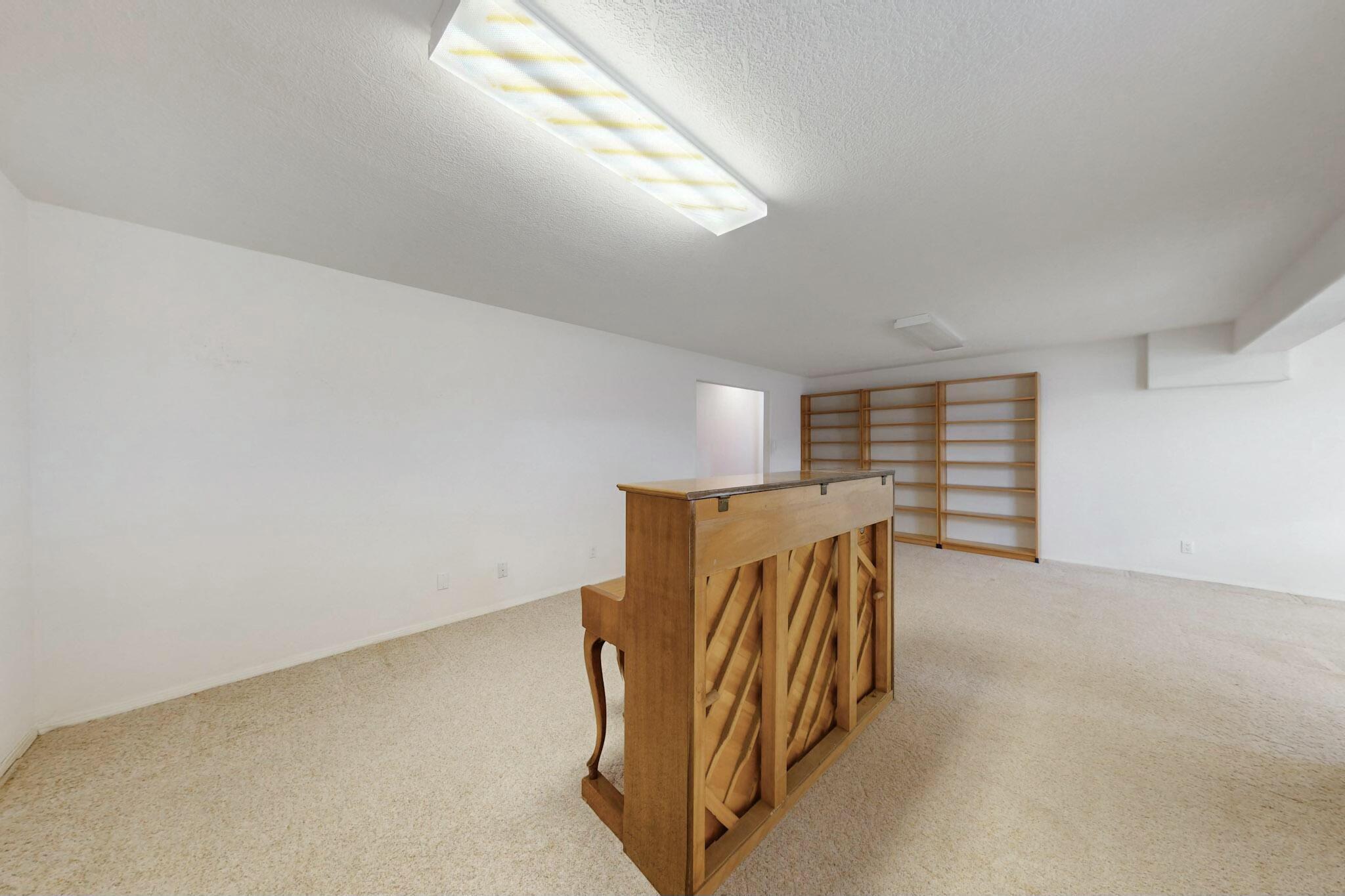 7405 COACHMAN Street NE