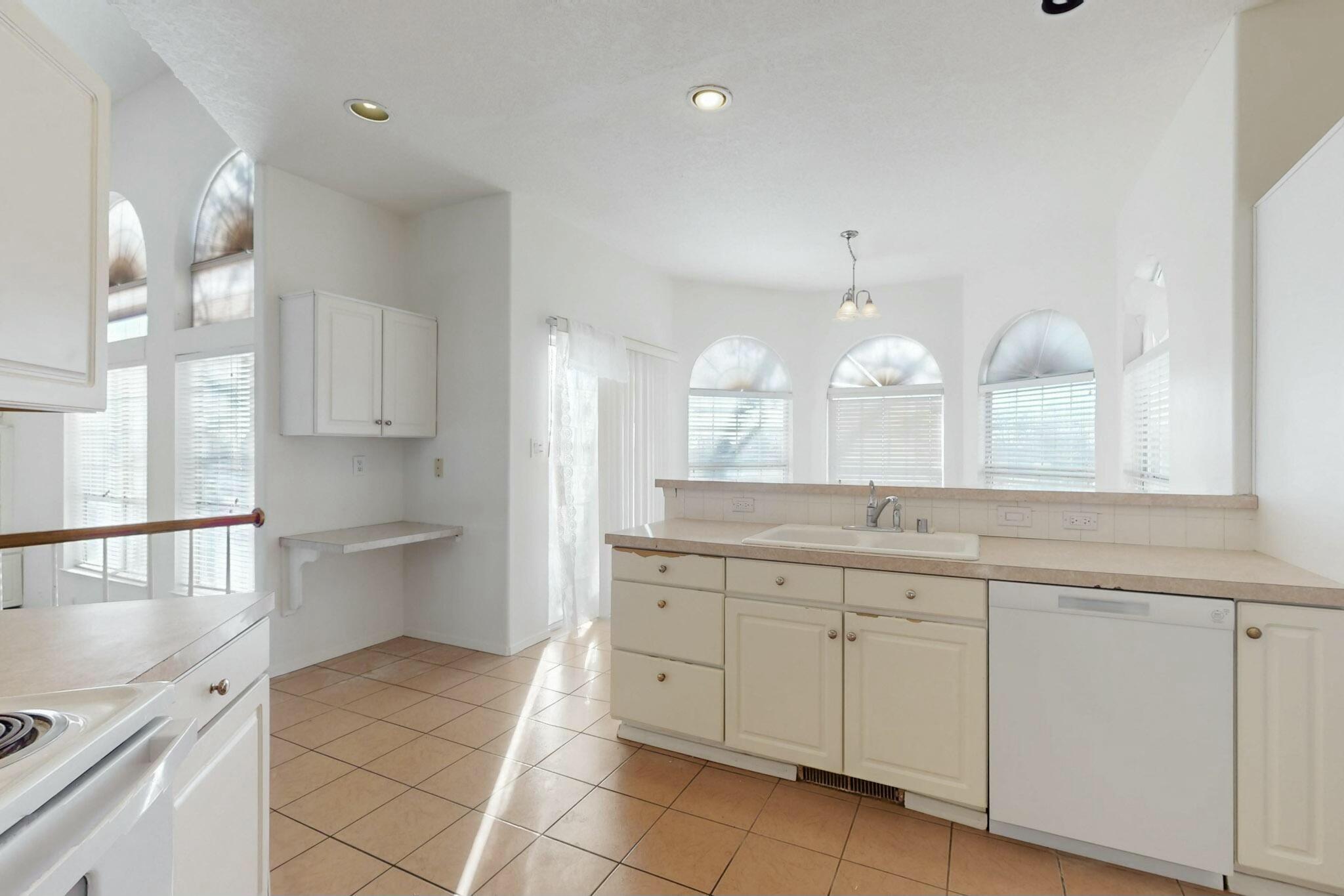 7405 COACHMAN Street NE