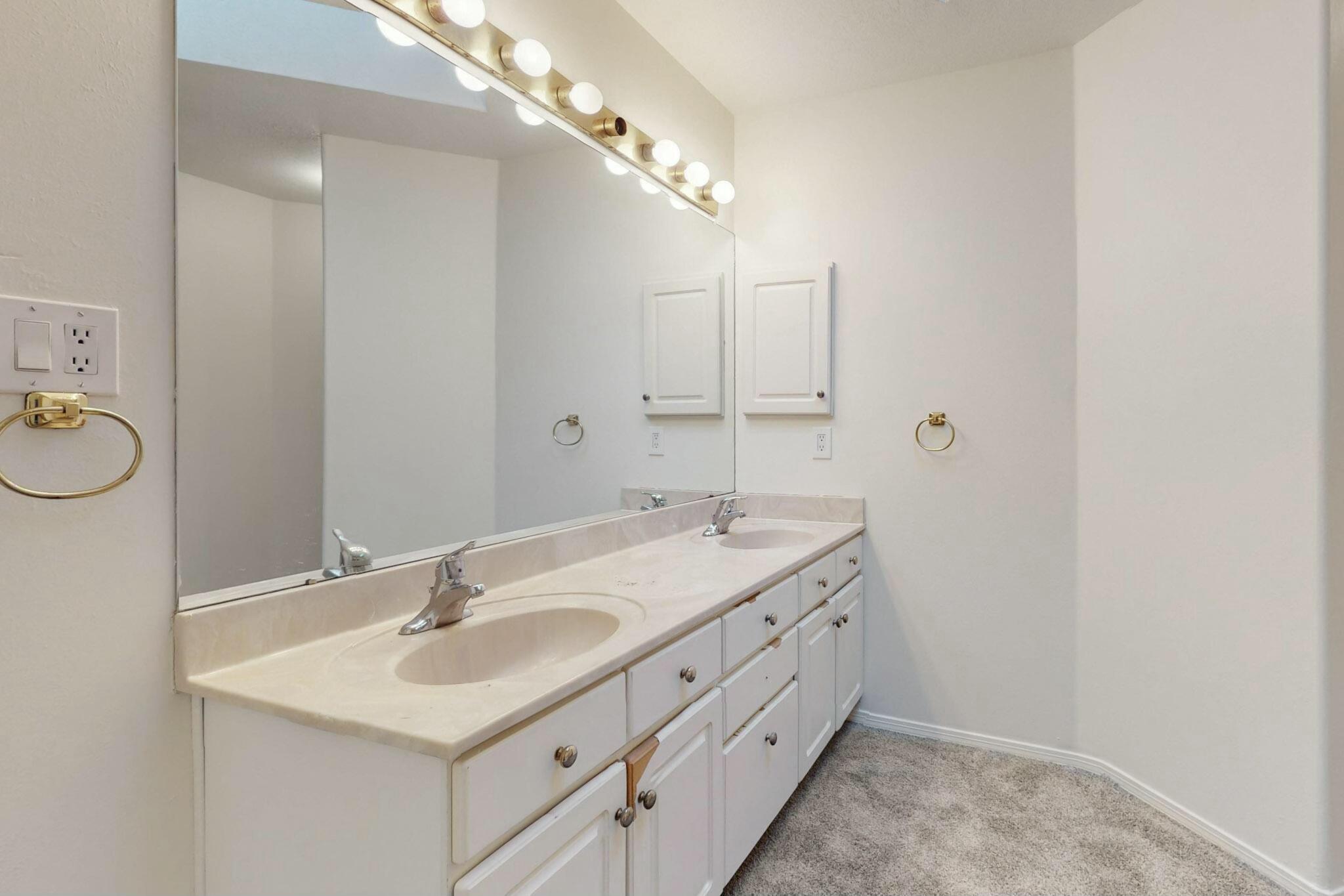 7405 COACHMAN Street NE