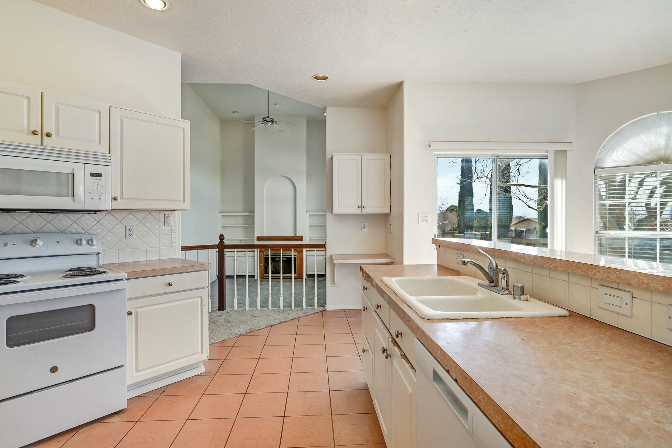 7405 COACHMAN Street NE