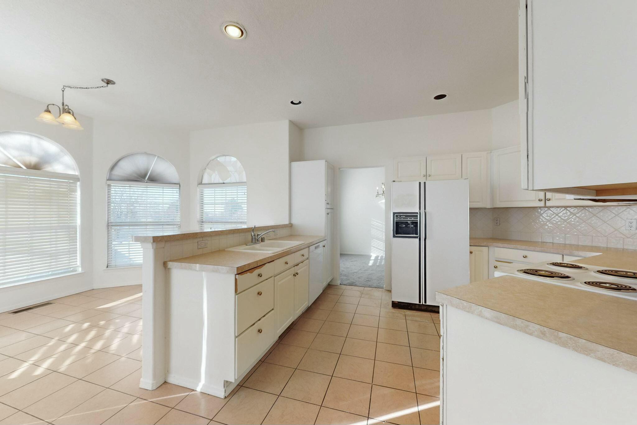 7405 COACHMAN Street NE