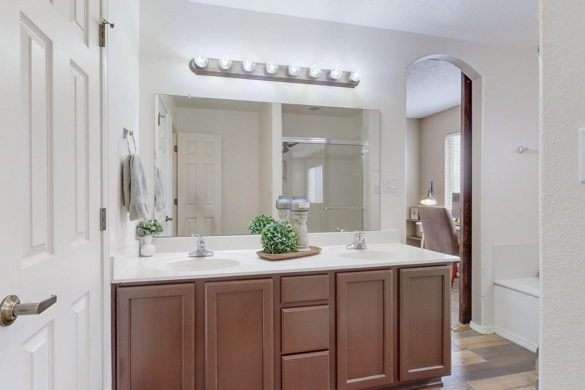 3305 COCHITI Street NE