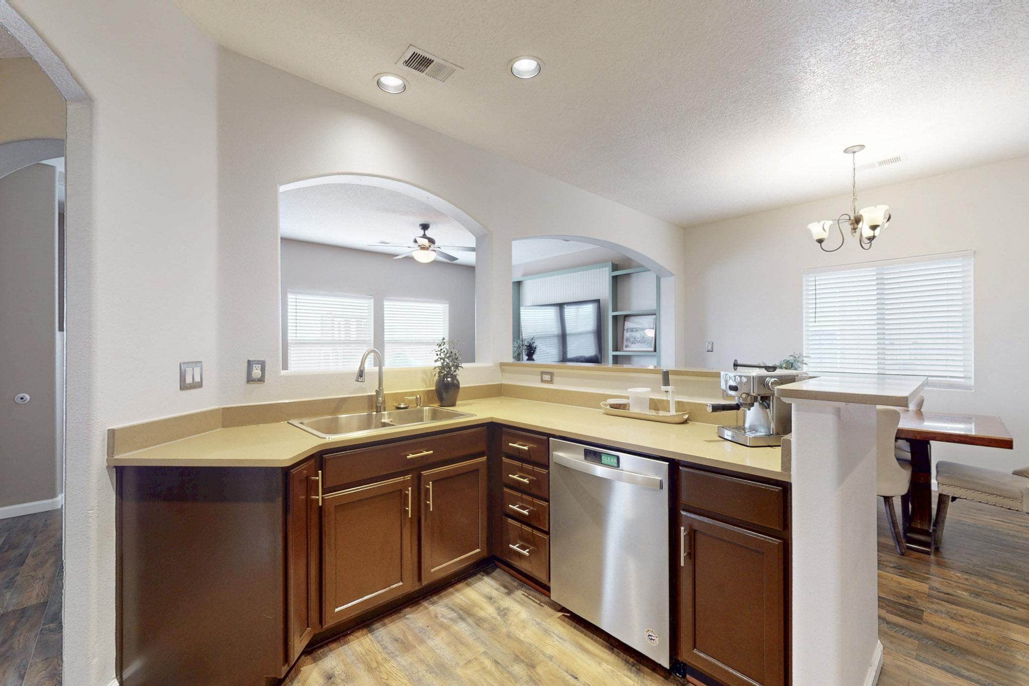 3305 COCHITI Street NE