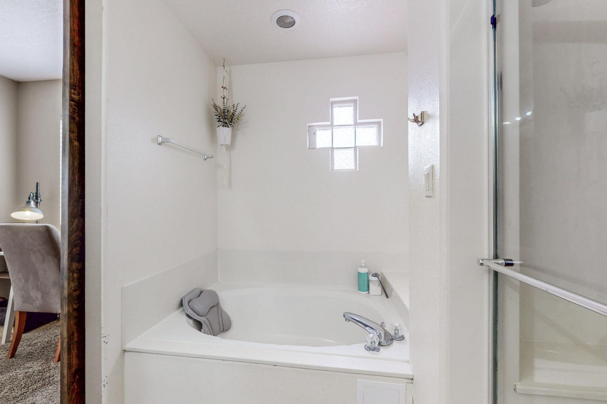 3305 COCHITI Street NE