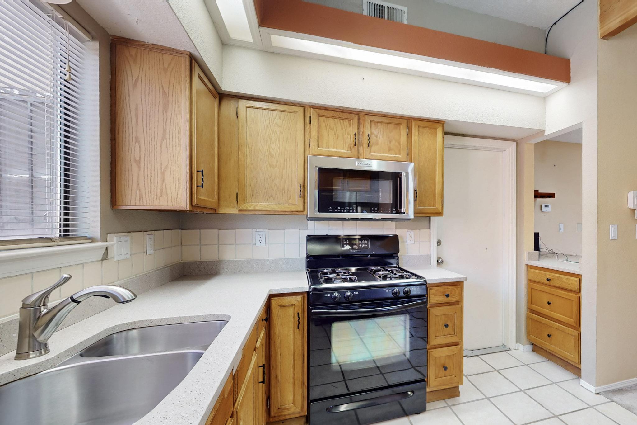 7632 SANDLEWOOD Drive NW