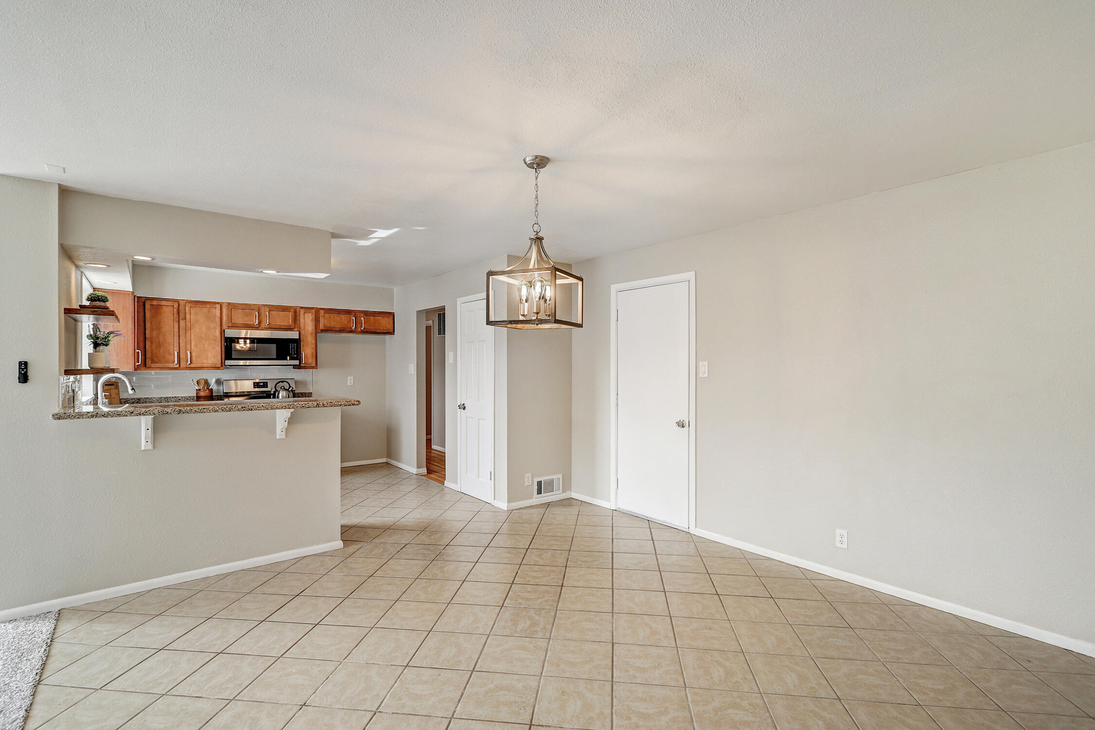 3508 GLORIETA Street NE