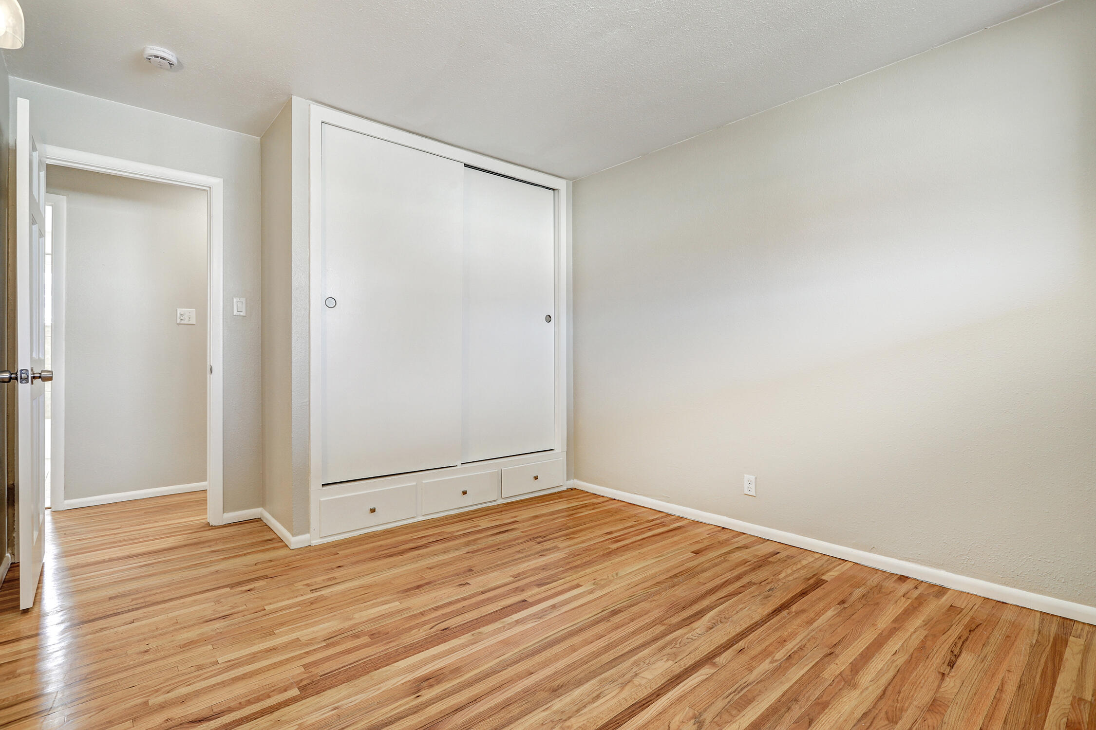 3508 GLORIETA Street NE