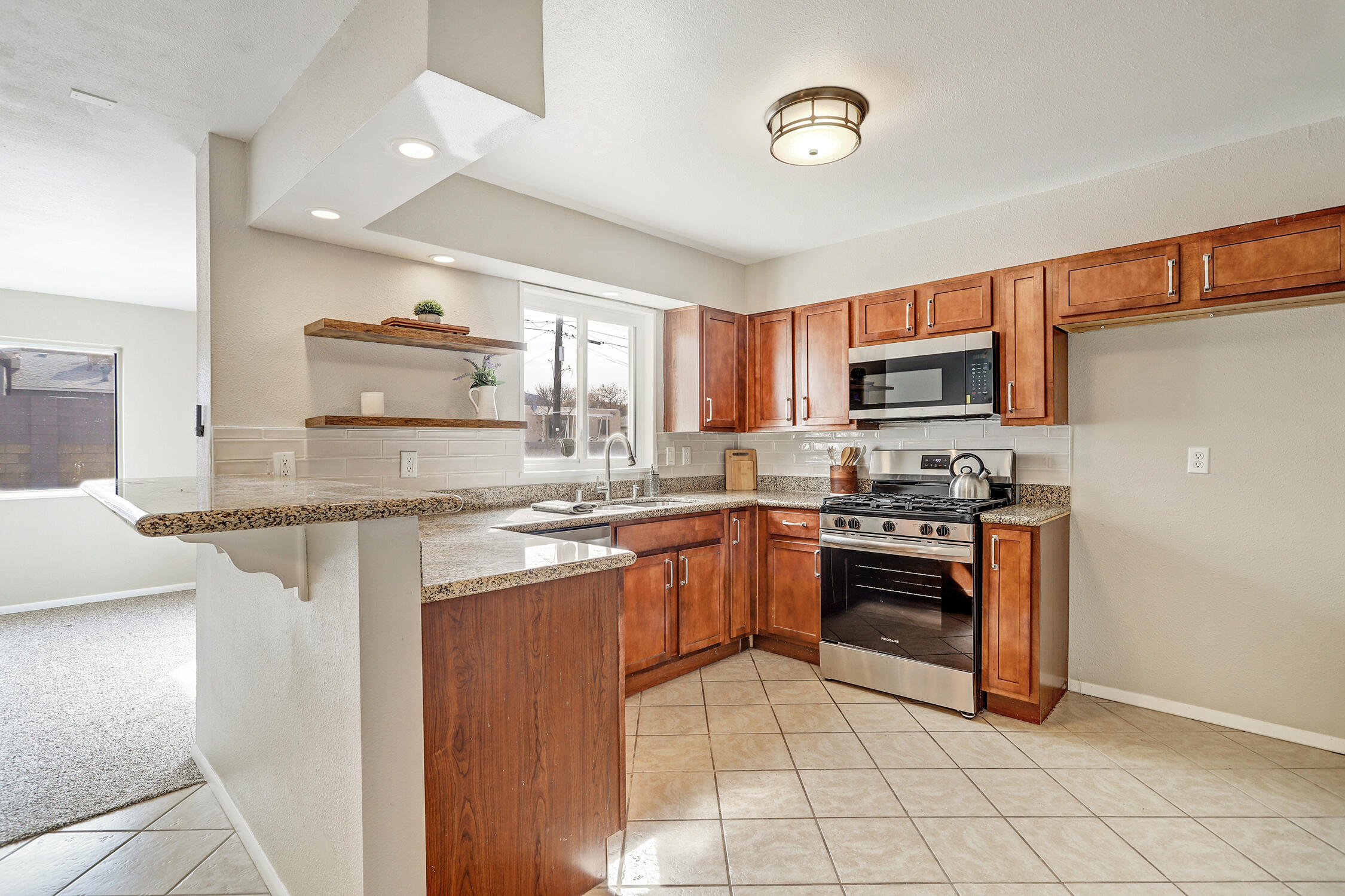 3508 GLORIETA Street NE