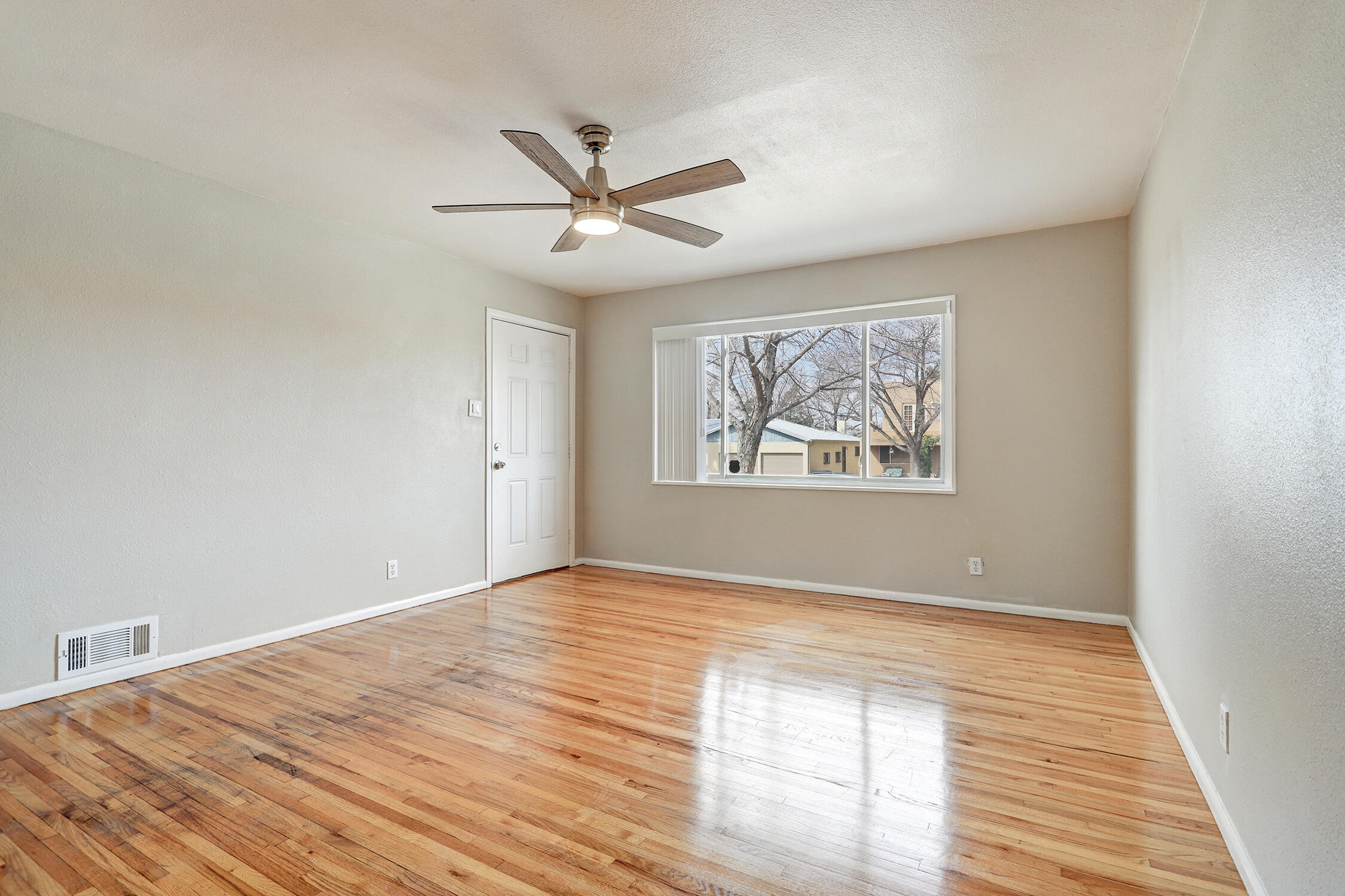 3508 GLORIETA Street NE