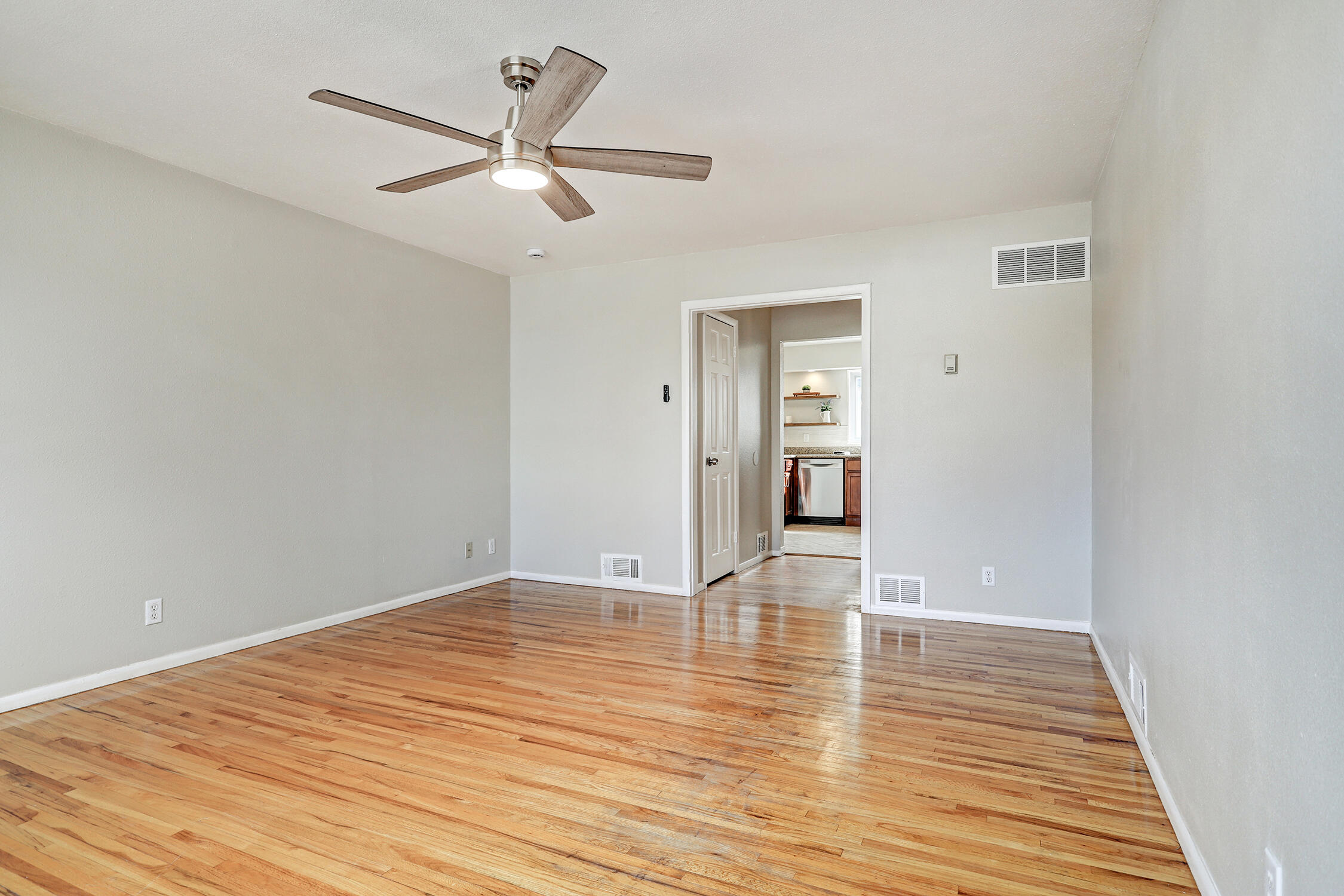 3508 GLORIETA Street NE