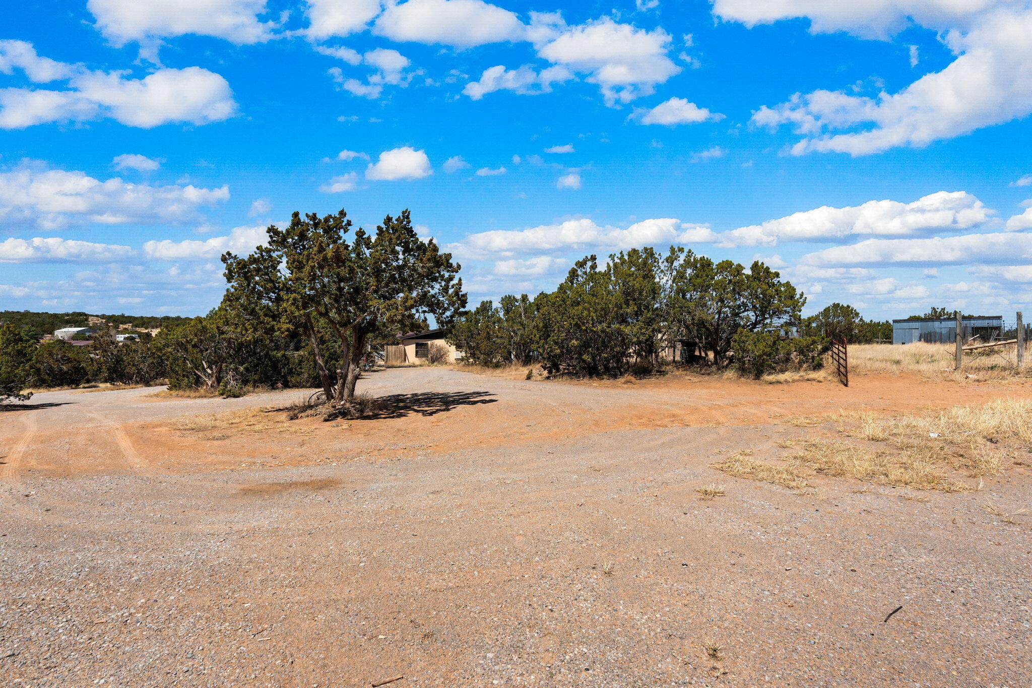 33 SKYLINE Drive