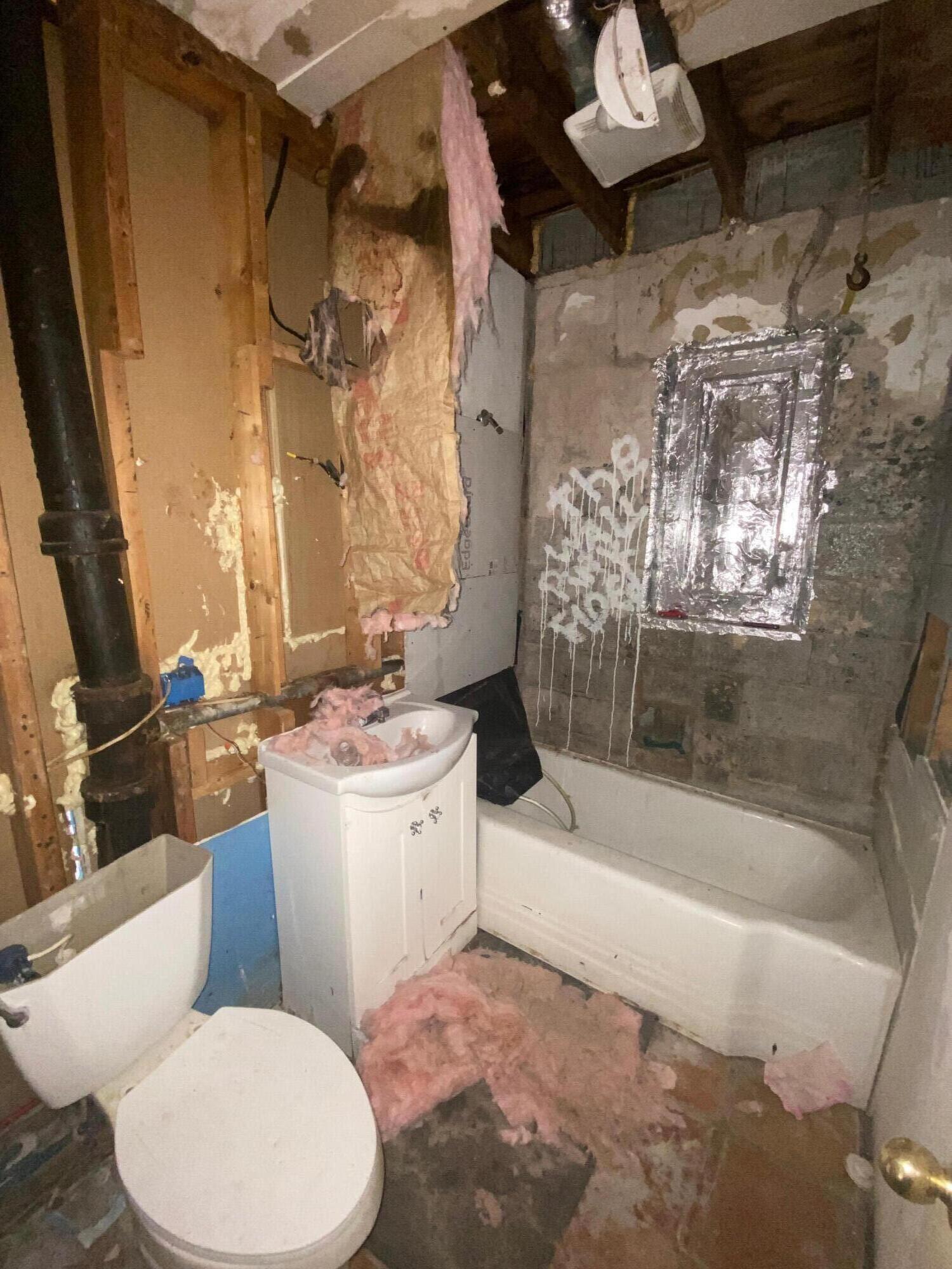 2403 CARDENAS Drive NE