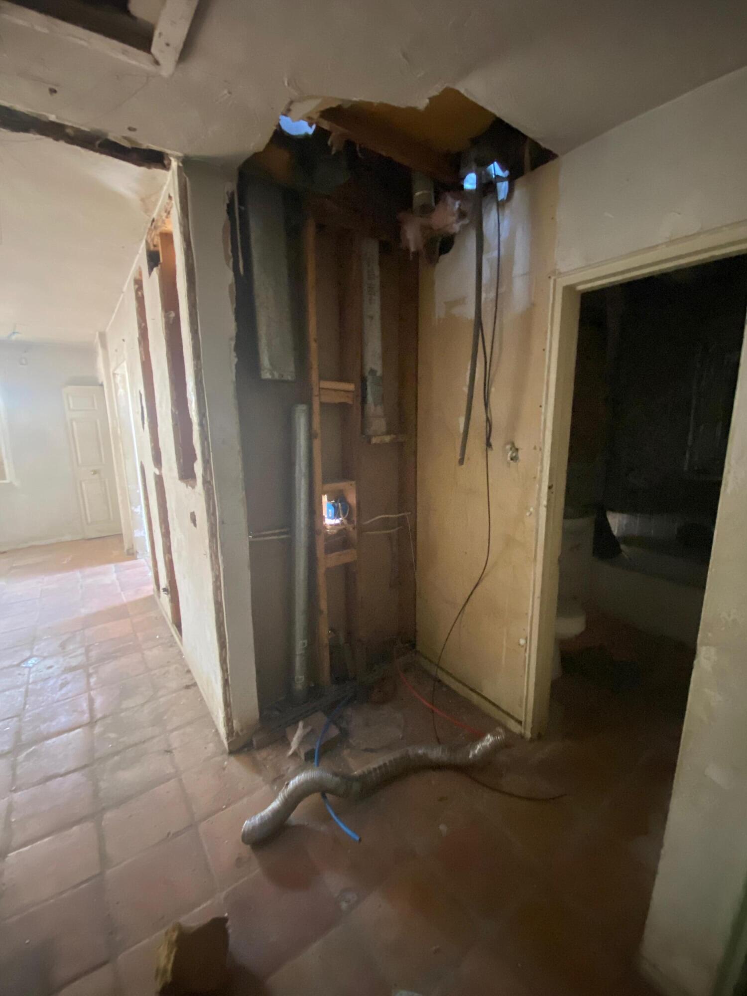 2403 CARDENAS Drive NE