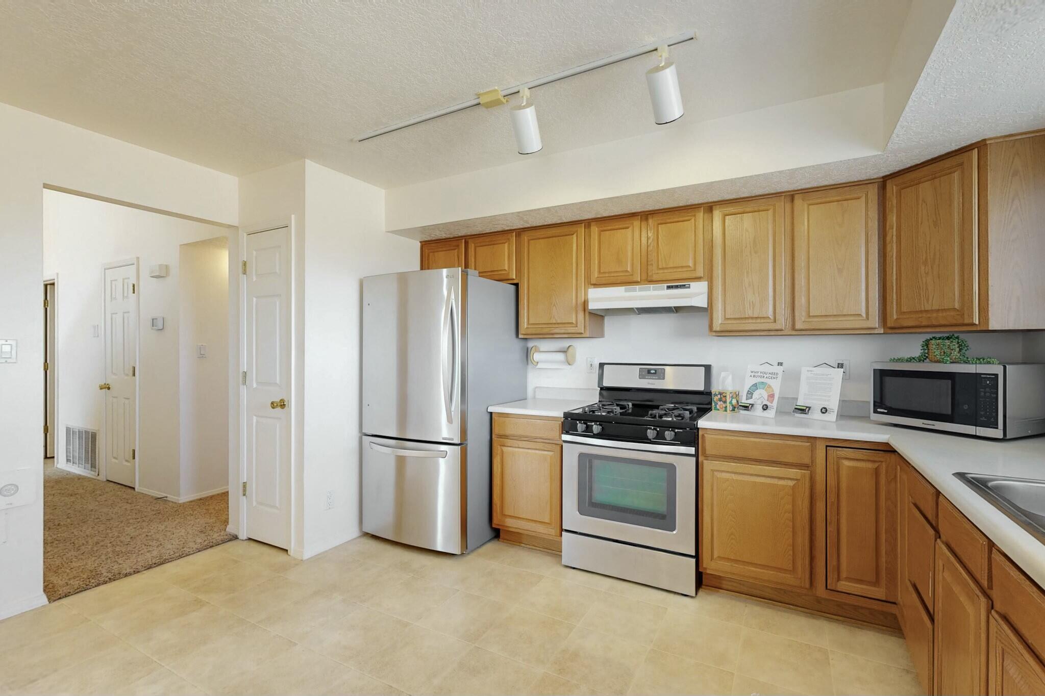 6825 AUGUSTA HILLS Drive NE