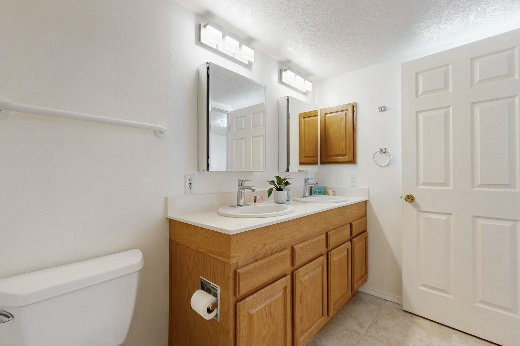 6825 AUGUSTA HILLS Drive NE