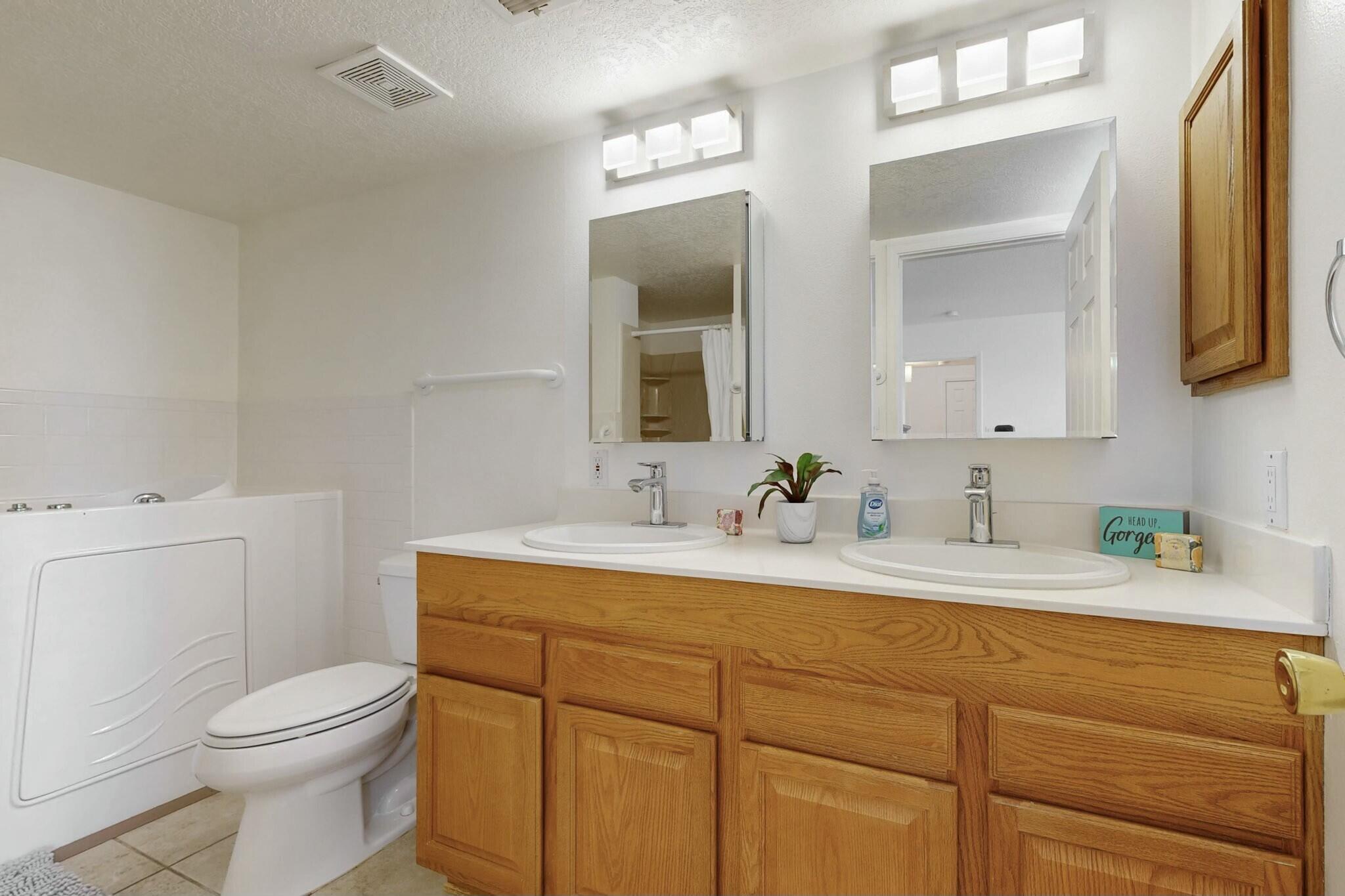 6825 AUGUSTA HILLS Drive NE