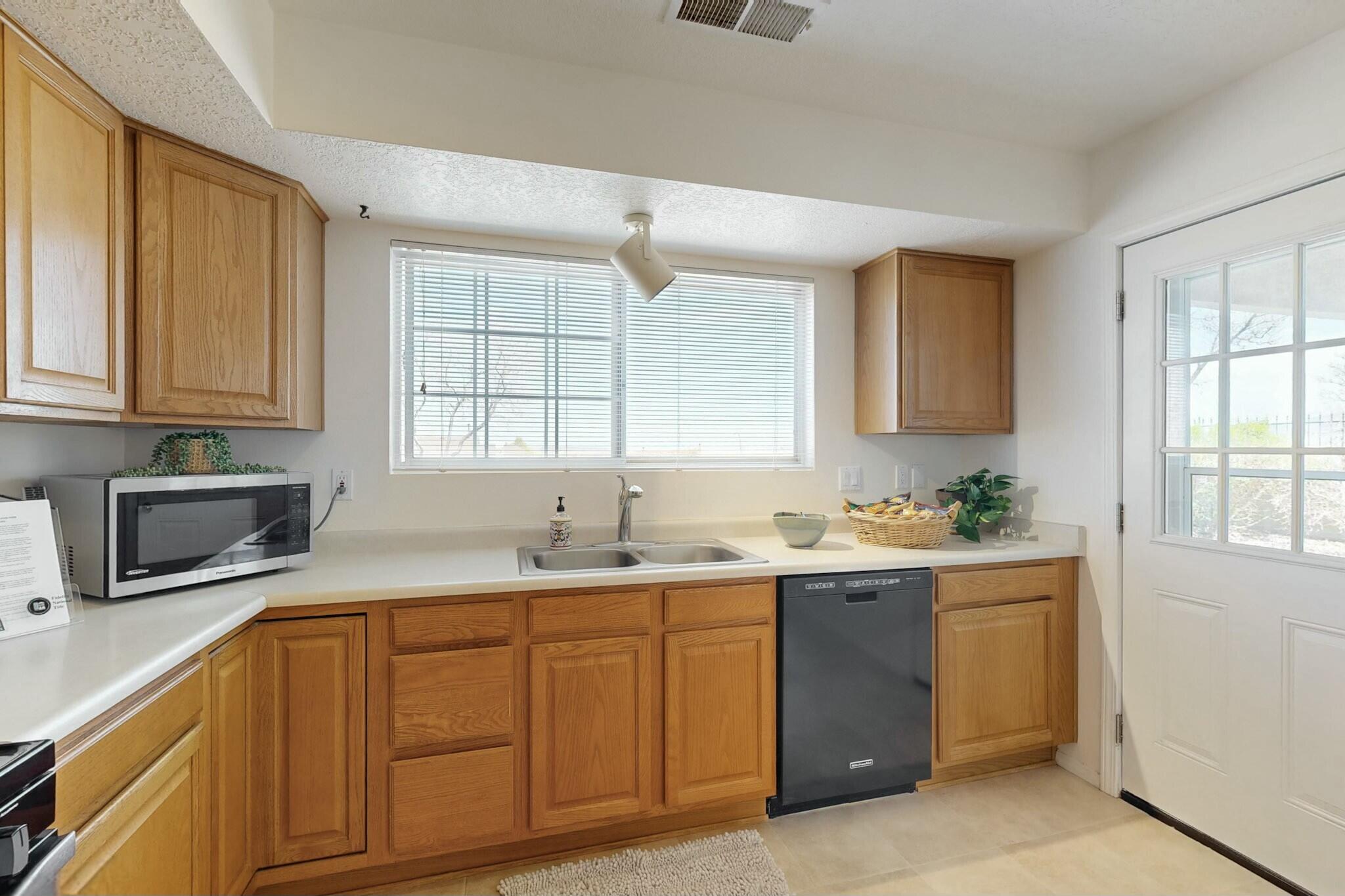 6825 AUGUSTA HILLS Drive NE