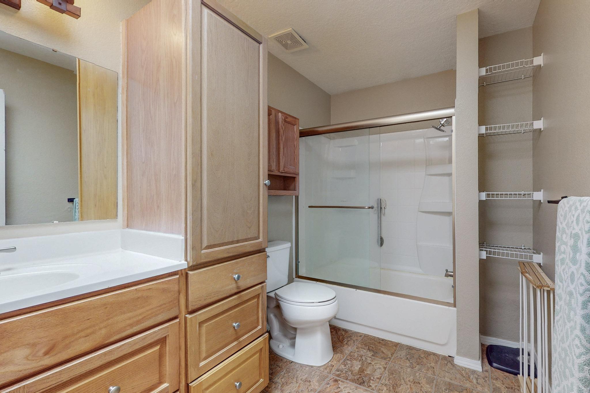 8616 EL MONTE Lane NE