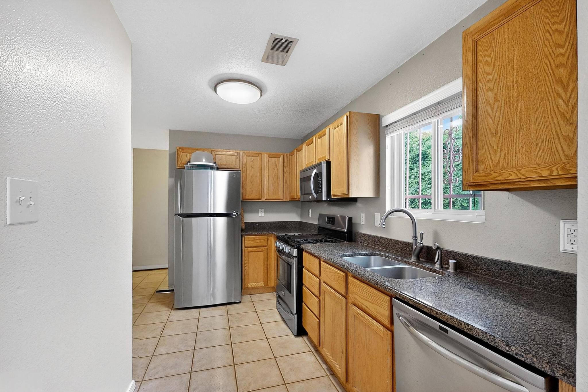 8616 EL MONTE Lane NE