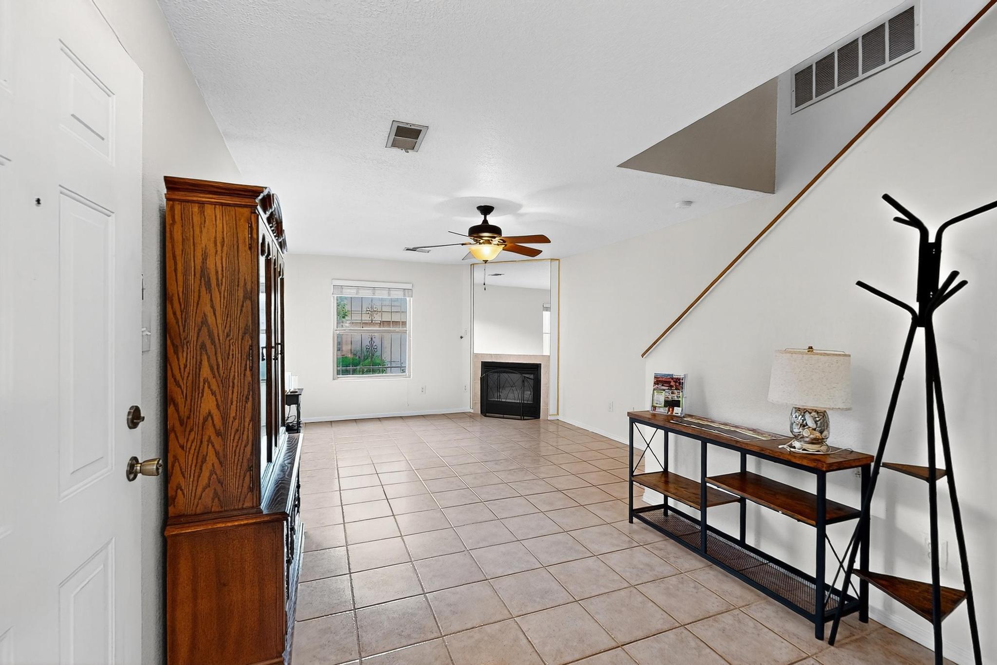 8616 EL MONTE Lane NE